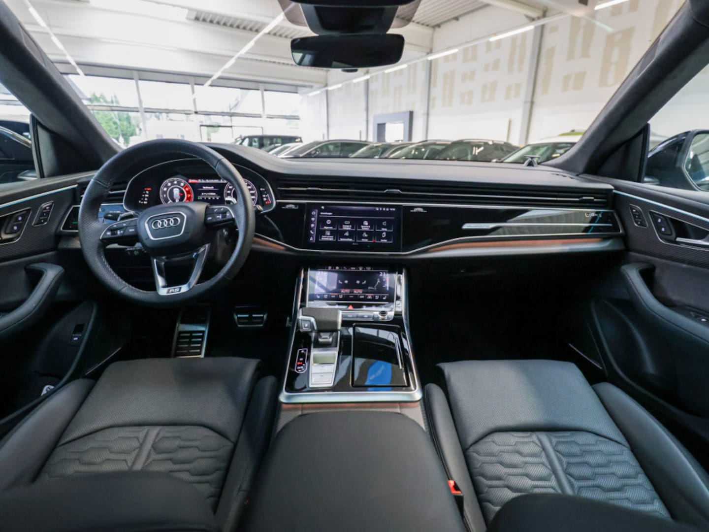 Bild über Audi RS Q8 SUV TFSI quattro 471 kW tiptronic - für weitere Informationen kontaktieren Sie den Audi Partner