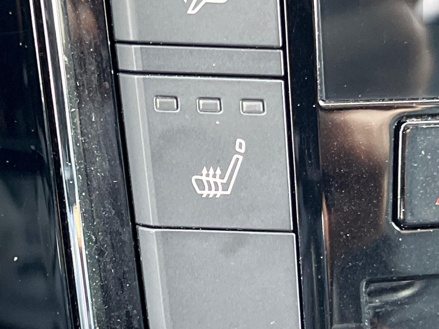 2020 INFINITI QX80 32