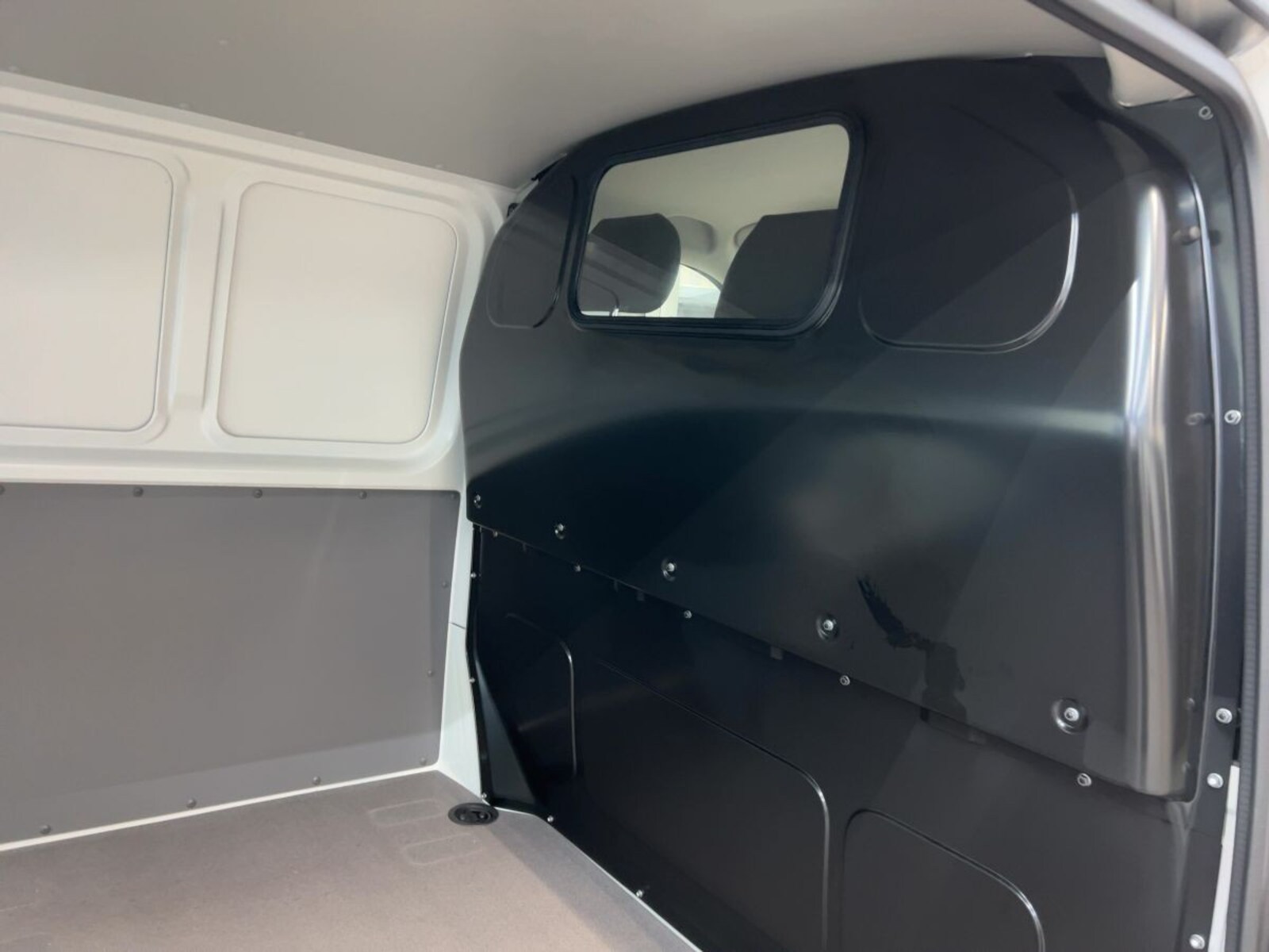 Volkswagen T6.1 Transporter Kasten kurzer Radstand – Bild 16