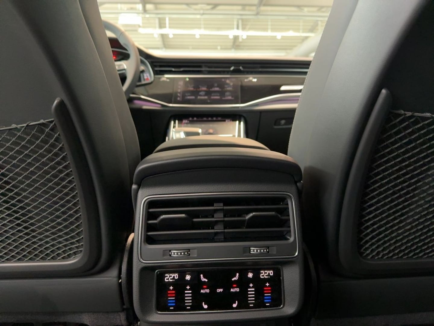 Bild über Audi RS Q8 SUV TFSI quattro 471 kW tiptronic - für weitere Informationen kontaktieren Sie den Audi Partner