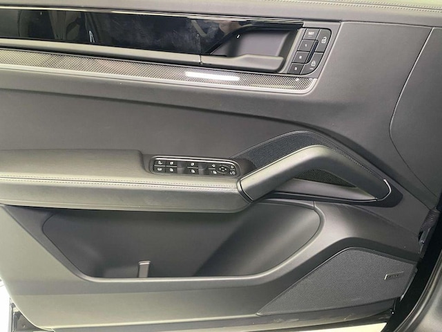 2025 Porsche Cayenne Turbo E-Hybrid - Photo 35