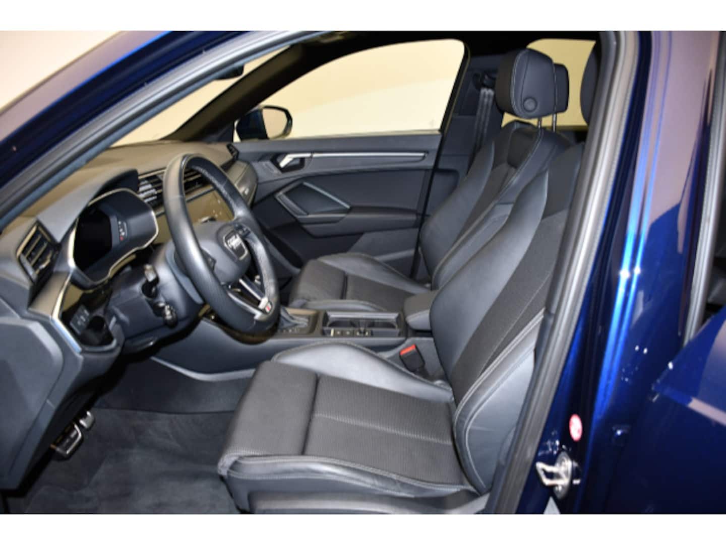 Bild über Audi Q3 S line 35 TFSI S tronic - für weitere Informationen kontaktieren Sie den Audi Partner