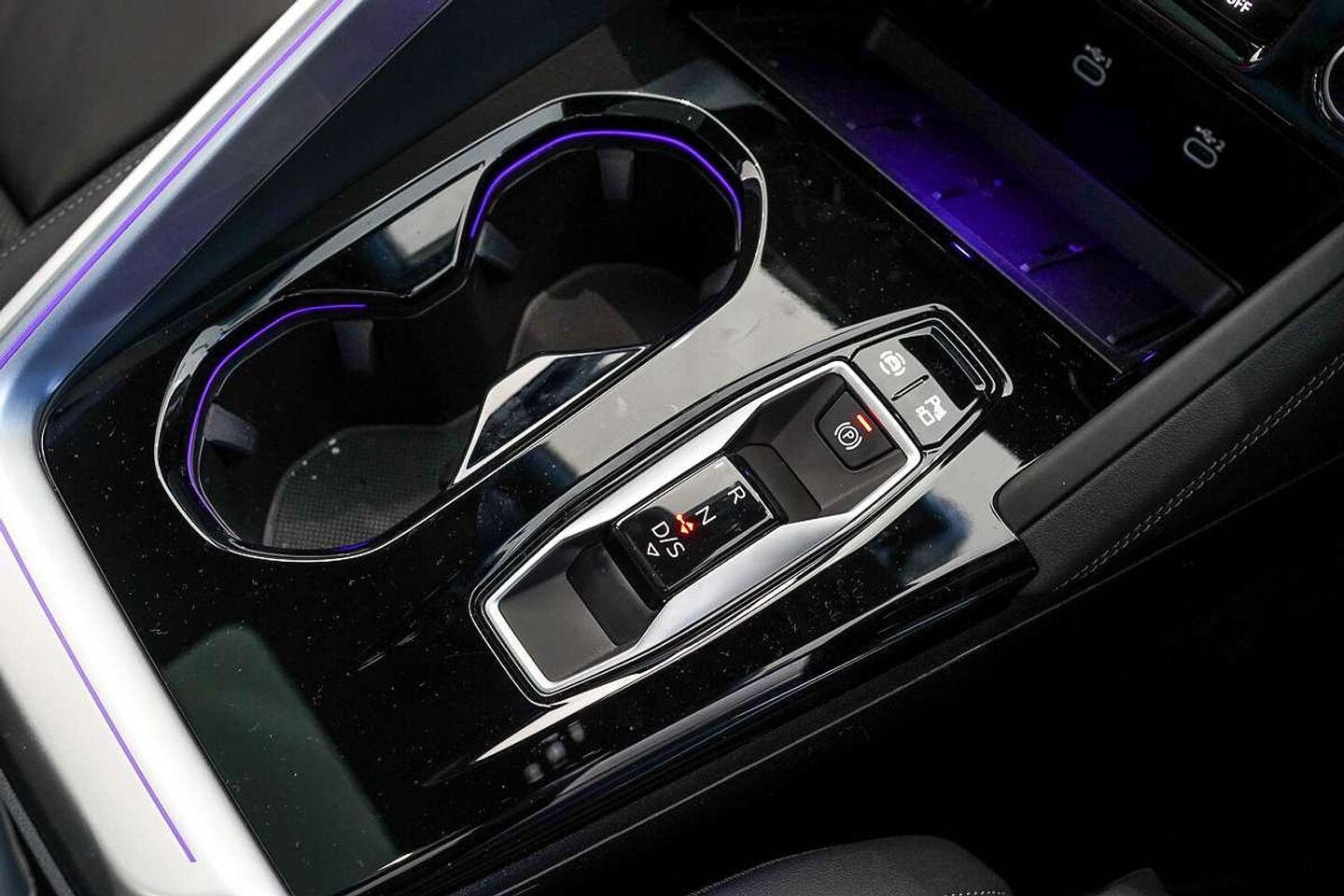 Image about Audi Q5 SUV e-hybrid quattro S tronic