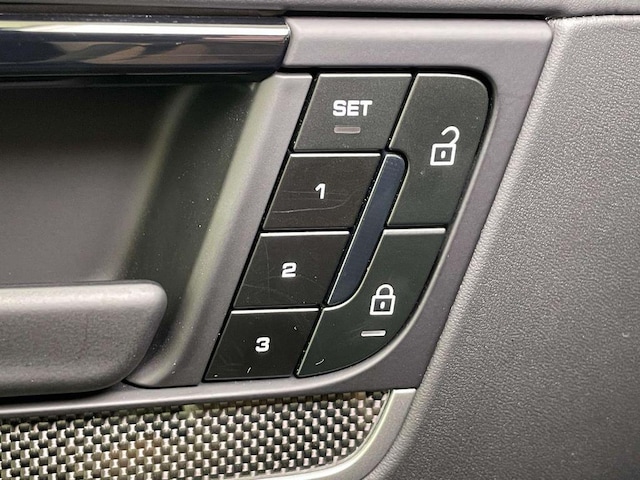 2025 Porsche Cayenne Turbo E-Hybrid - Photo 36
