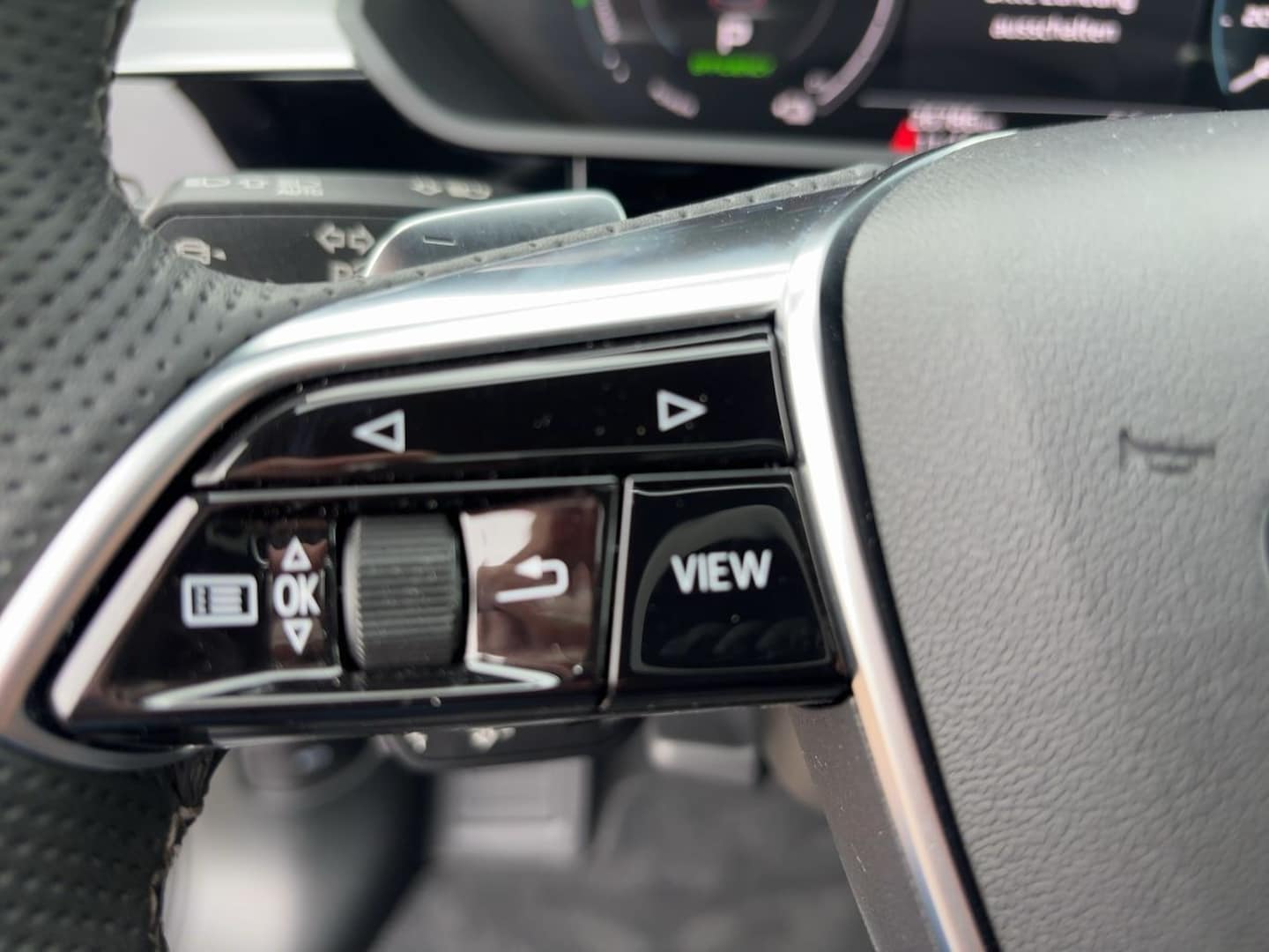 Bild über Audi Q8 Sportback e-tron advanced 50 e-tron quattro - für weitere Informationen kontaktieren Sie den Audi Partner