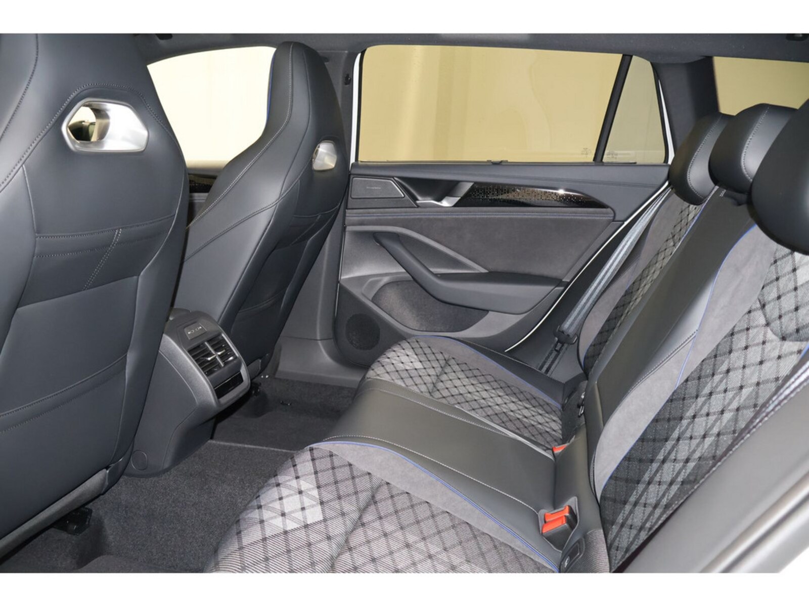 Volkswagen Passat – Bild 12