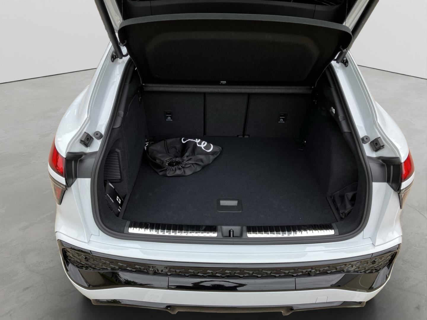 Bild über Audi Q3 Sportback e-hybrid e-hybrid 200 kW S tronic - für weitere Informationen kontaktieren Sie den Audi Partner