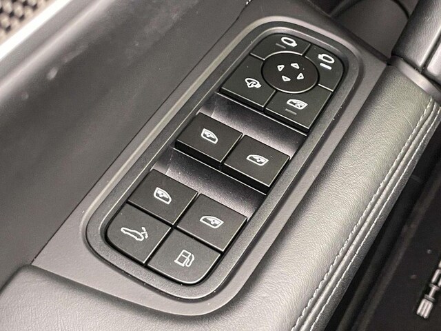 2025 Porsche Cayenne Turbo E-Hybrid - Photo 38