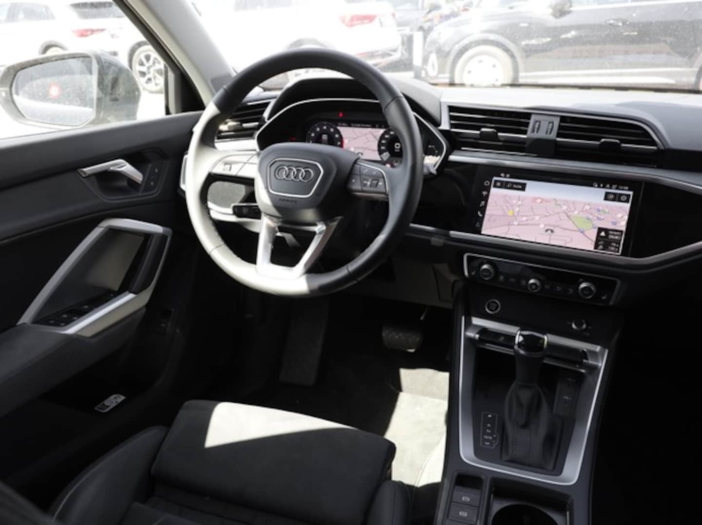 Bild über Audi Q3 TFSI quattro 180 kW S tronic - für weitere Informationen kontaktieren Sie den Audi Partner