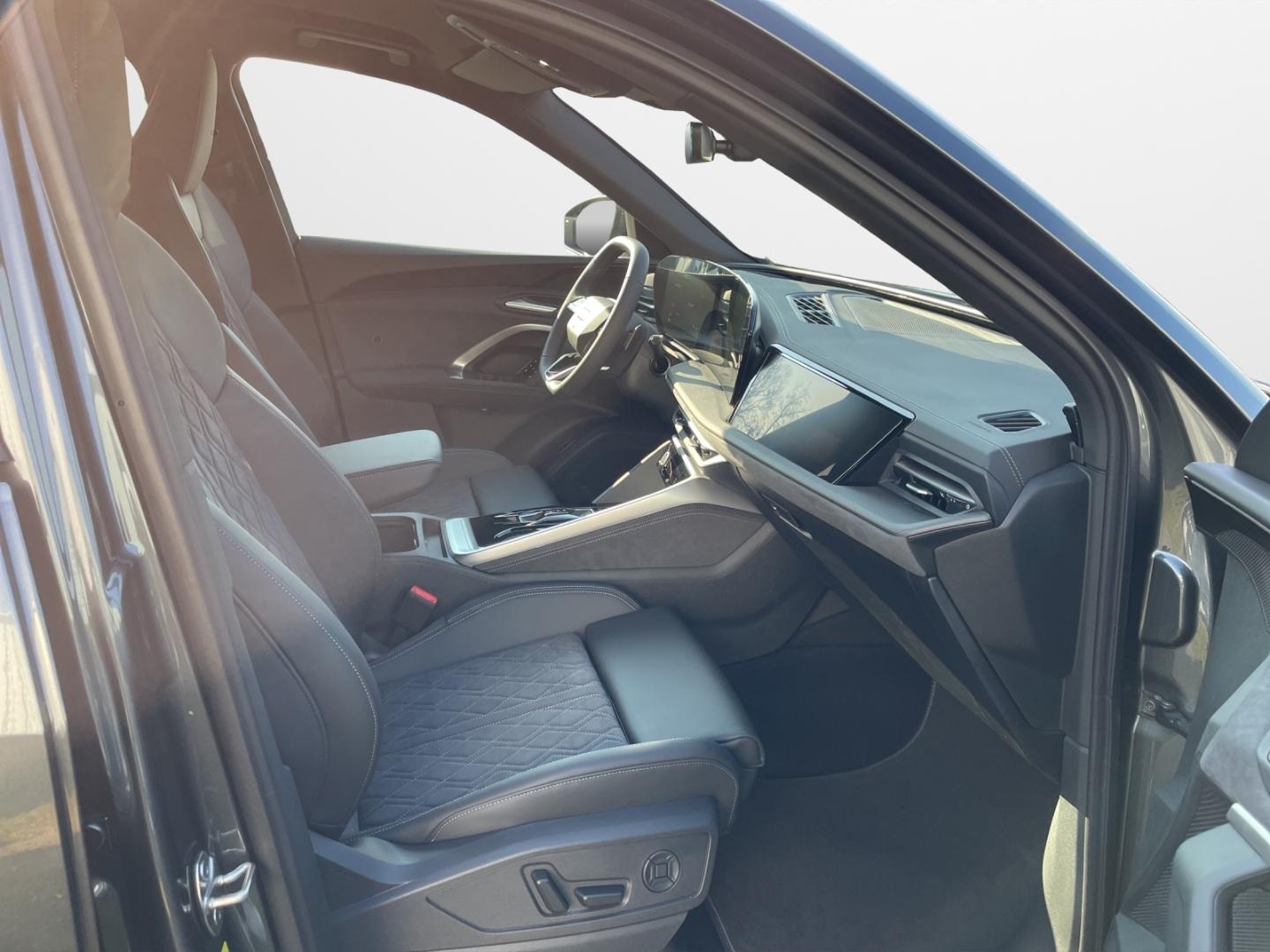 Bild über Audi Q5 SUV TDI quattro 150 kW S tronic - für weitere Informationen kontaktieren Sie den Audi Partner