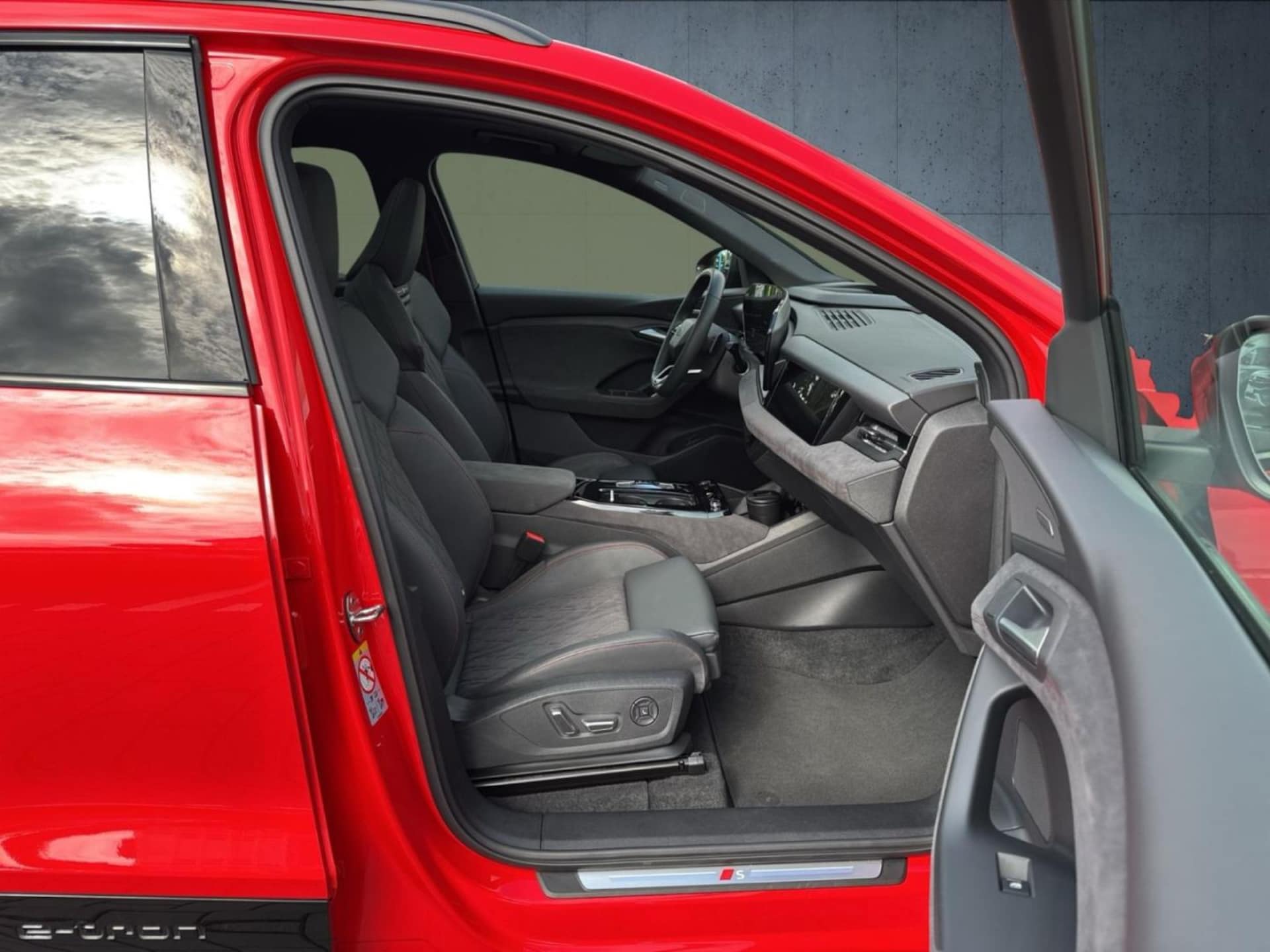 Audi SQ6 SUV e-tron
