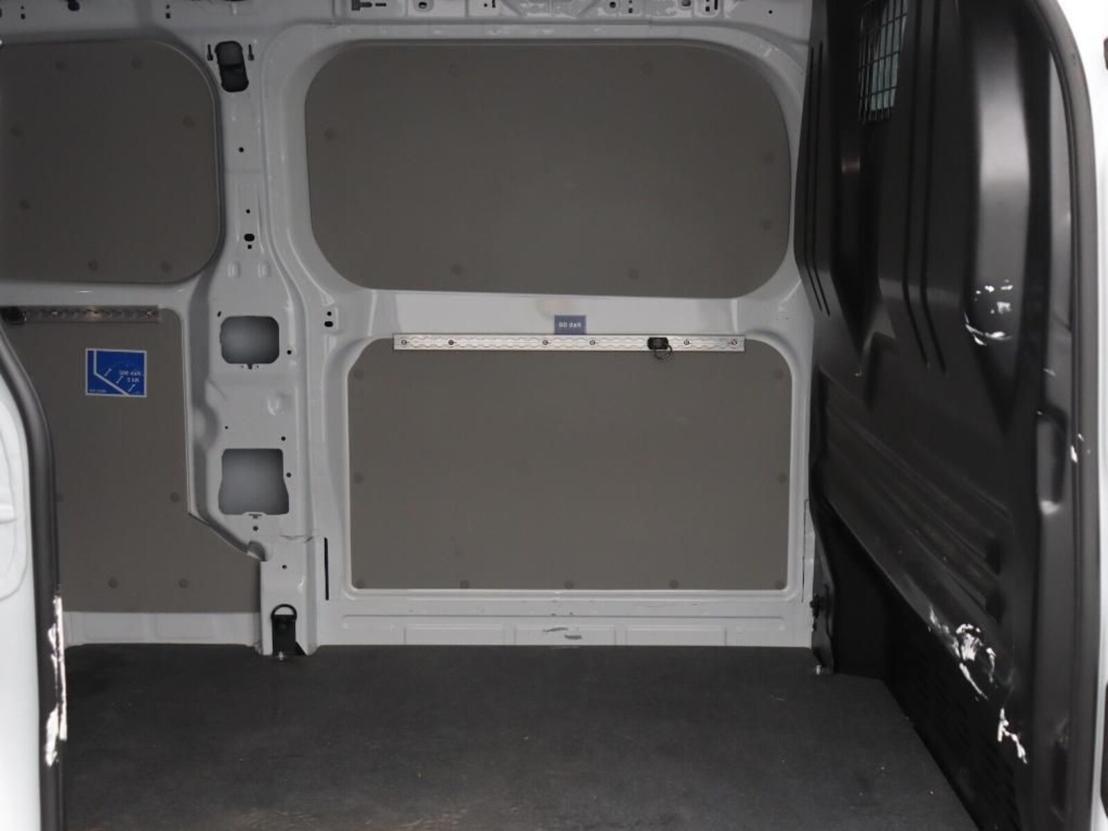 Volkswagen Transporter Kasten langer Radstand – Bild 7