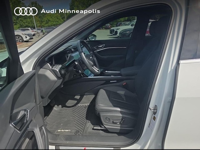 2024 Audi Q8 Sportback e-tron