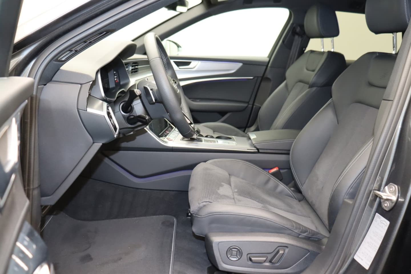 Bild über Audi S6 Avant TDI quattro tiptronic - für weitere Informationen kontaktieren Sie den Audi Partner