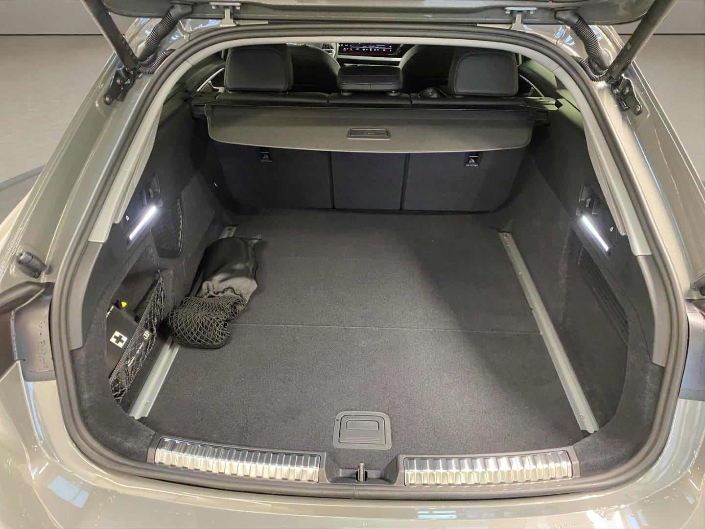 Bild über Audi A6 Avant TDI 150 kW S tronic - für weitere Informationen kontaktieren Sie den Audi Partner