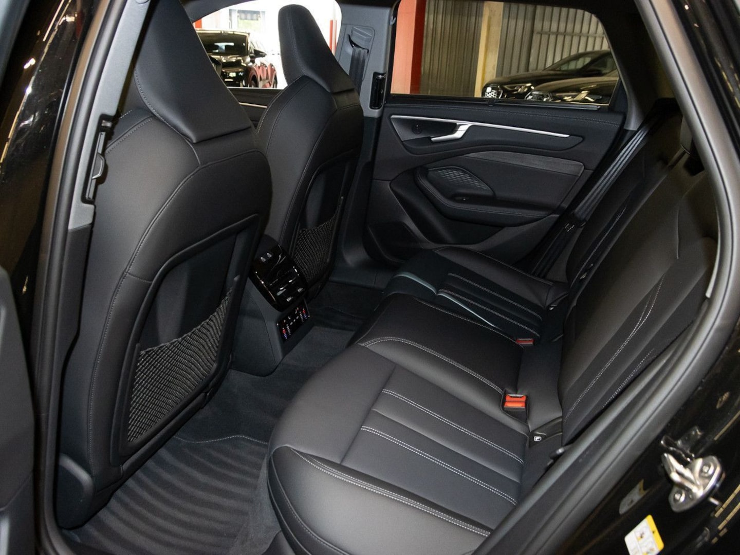 Bild über Audi A6 Avant TDI 150 kW S tronic - für weitere Informationen kontaktieren Sie den Audi Partner