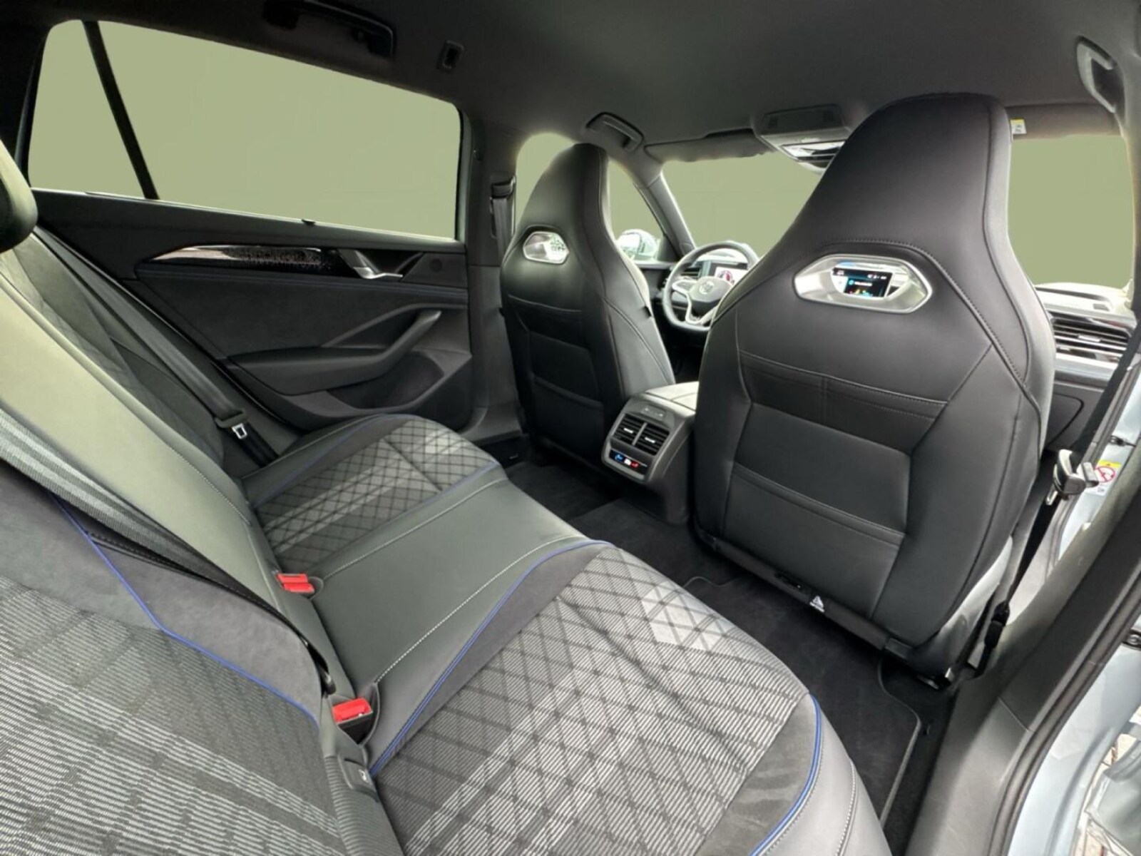 Volkswagen Passat – Bild 18