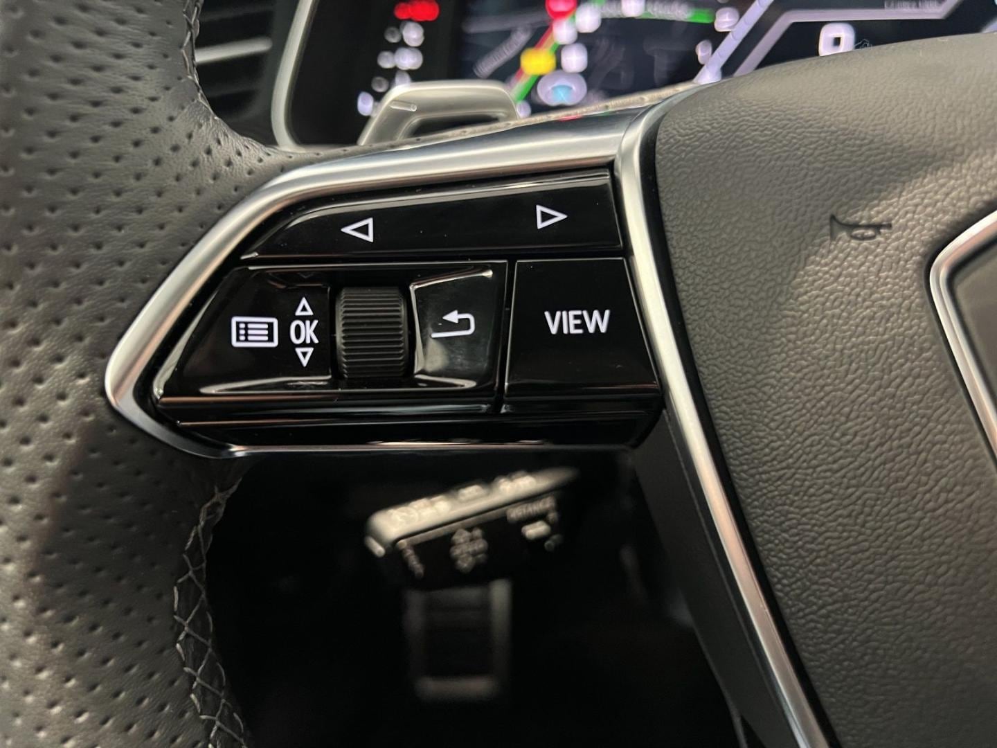 Bild über Audi RS 6 Avant performance quattro tiptronic - für weitere Informationen kontaktieren Sie den Audi Partner