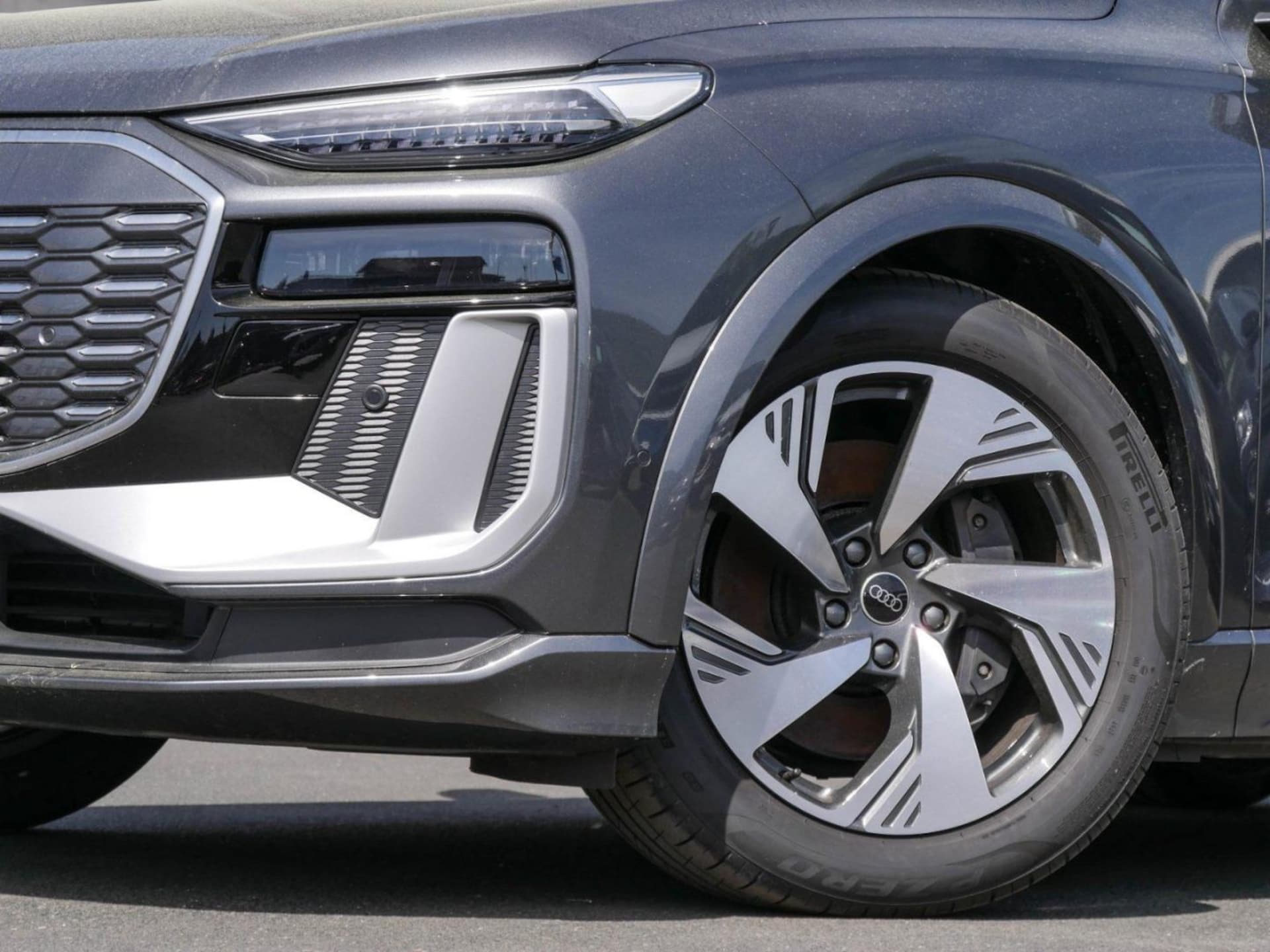 Audi SQ6 SUV e-tron