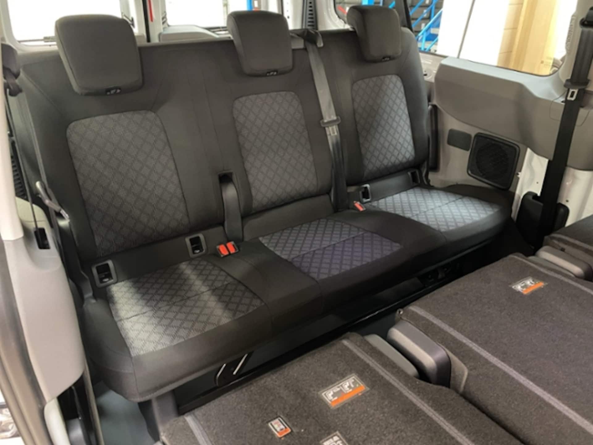 Volkswagen Transporter Kombi langer Radstand