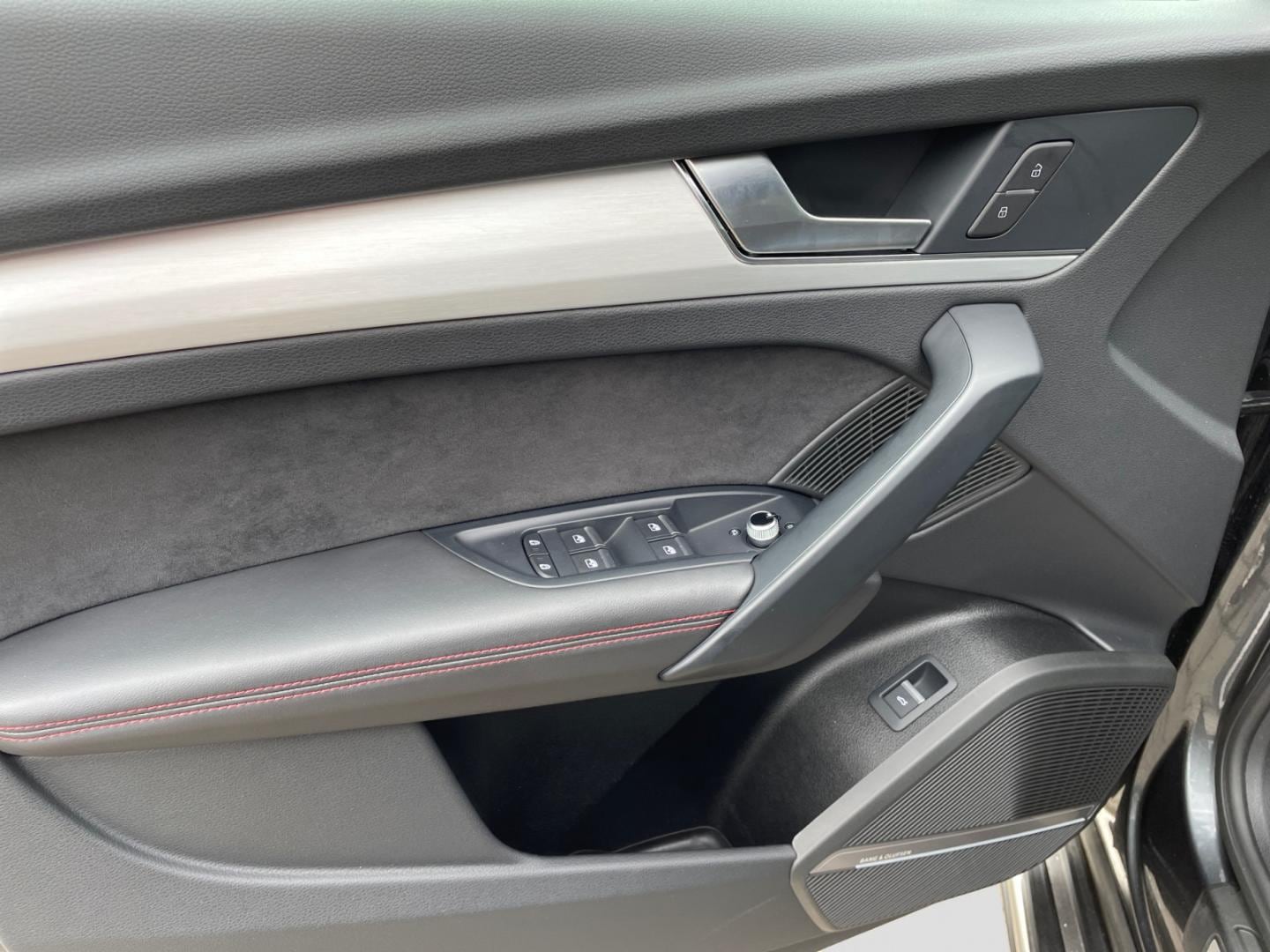 Bild über Audi SQ5 TDI tiptronic - für weitere Informationen kontaktieren Sie den Audi Partner