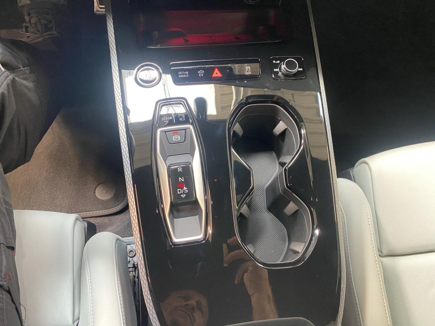 Bild über Audi A5 Limousine e-hybrid e-hybrid quattro 270 kW S tronic - für weitere Informationen kontaktieren Sie den Audi Partner