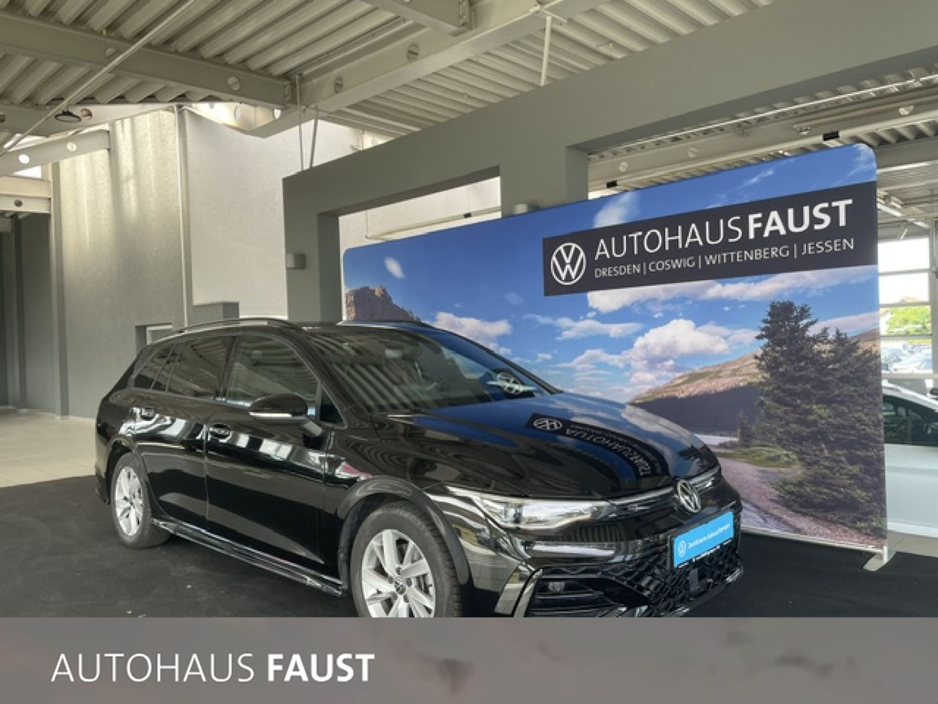 Volkswagen Golf Variant — Volkswagen Golf Variant Golf Variant R-Line DSG LED NAVI SHZ KAMERA