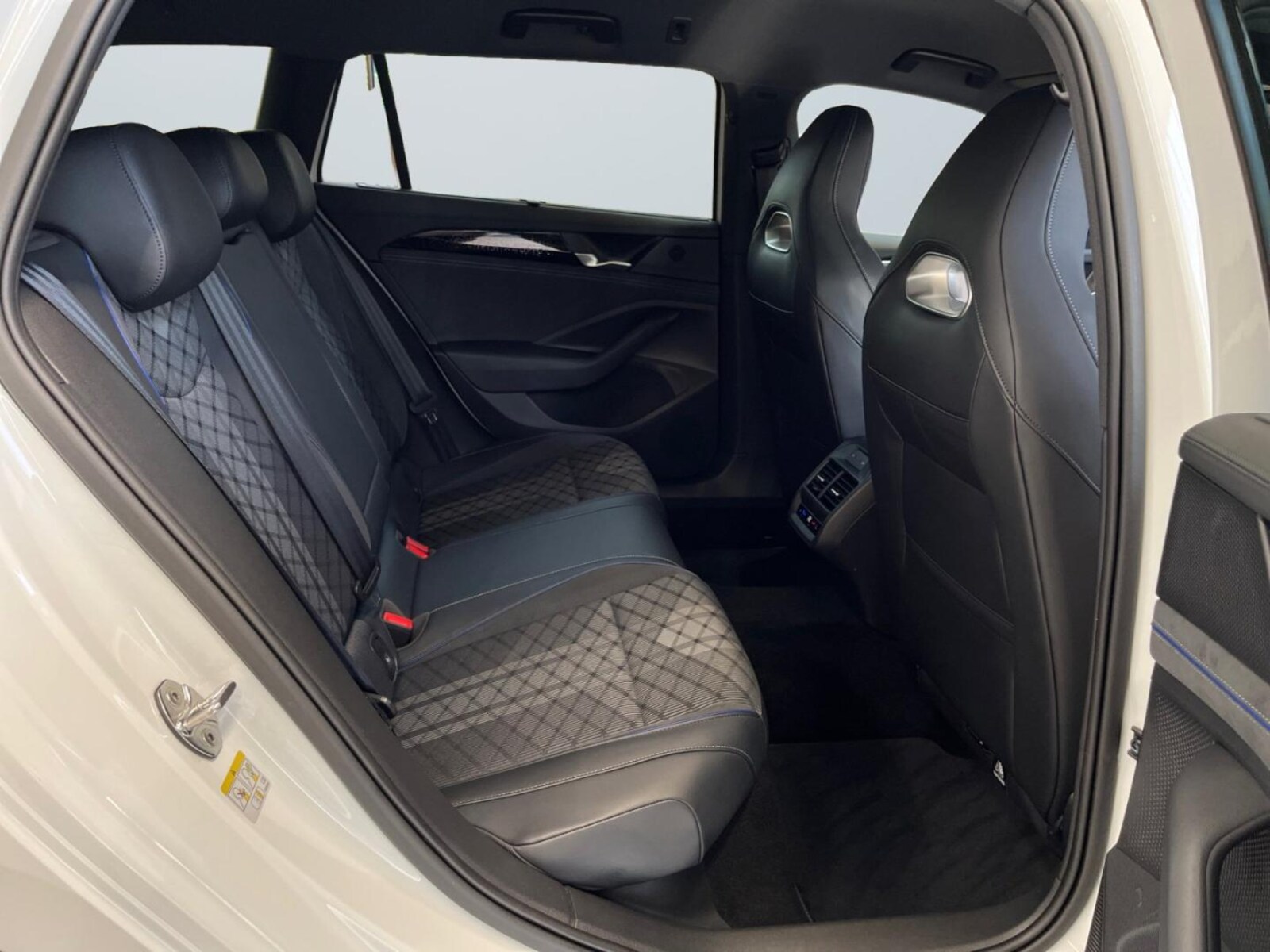 Volkswagen Passat – Bild 11