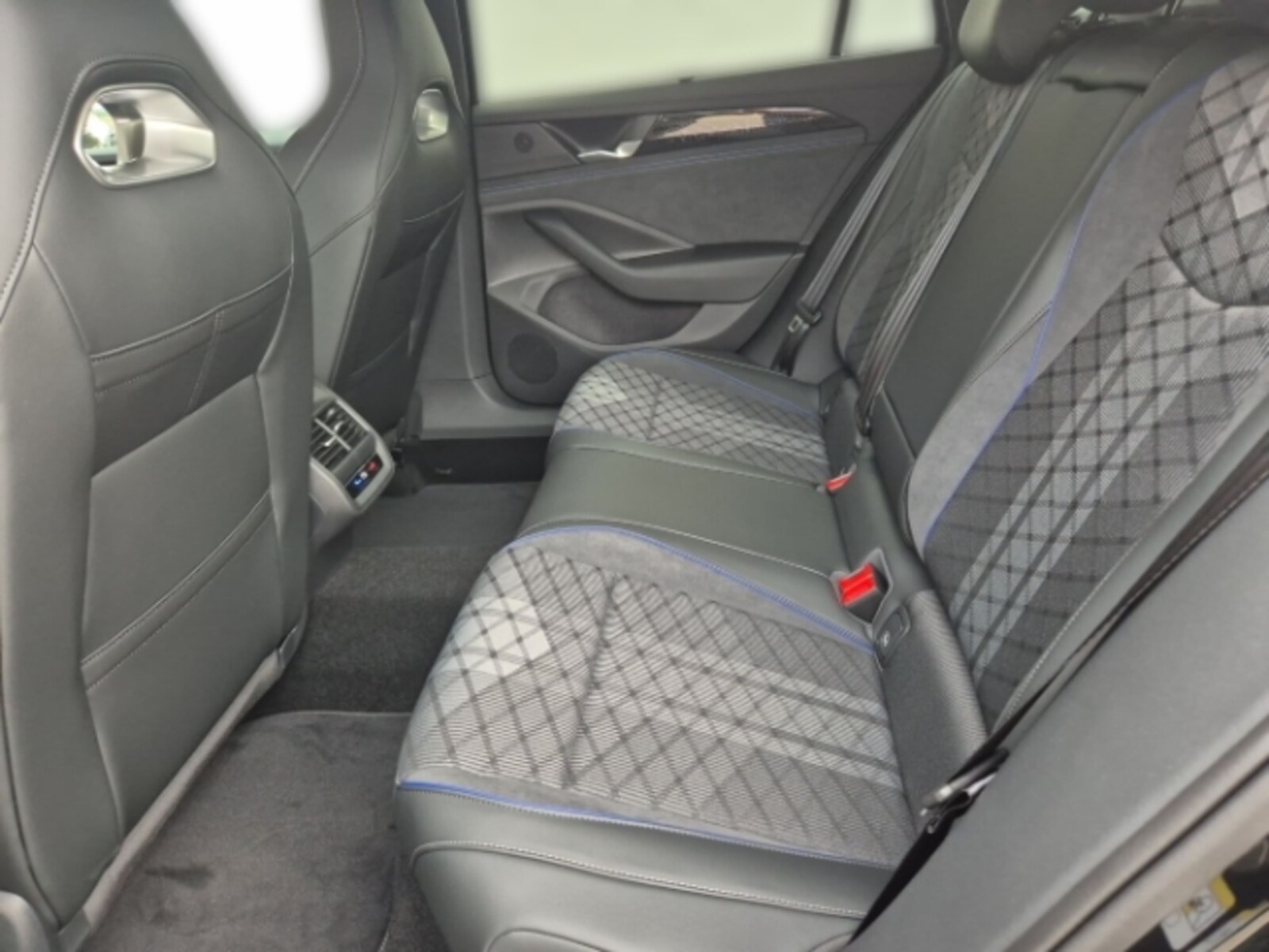 Volkswagen Passat – Bild 11