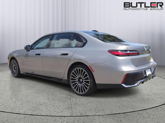 2025 BMW 740i