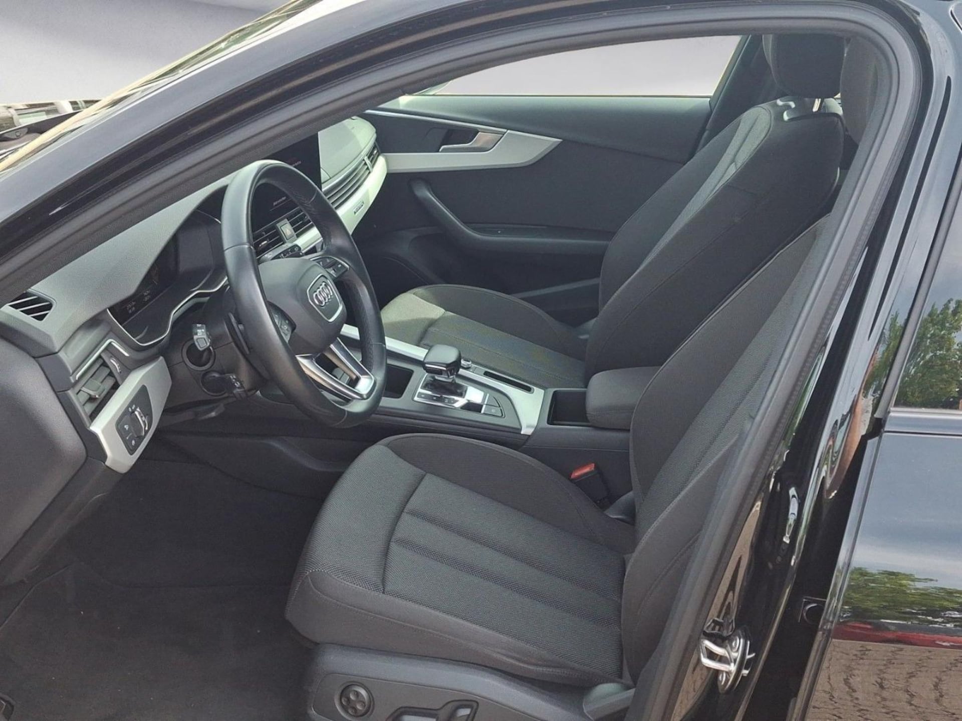 Audi A4 Avant S line