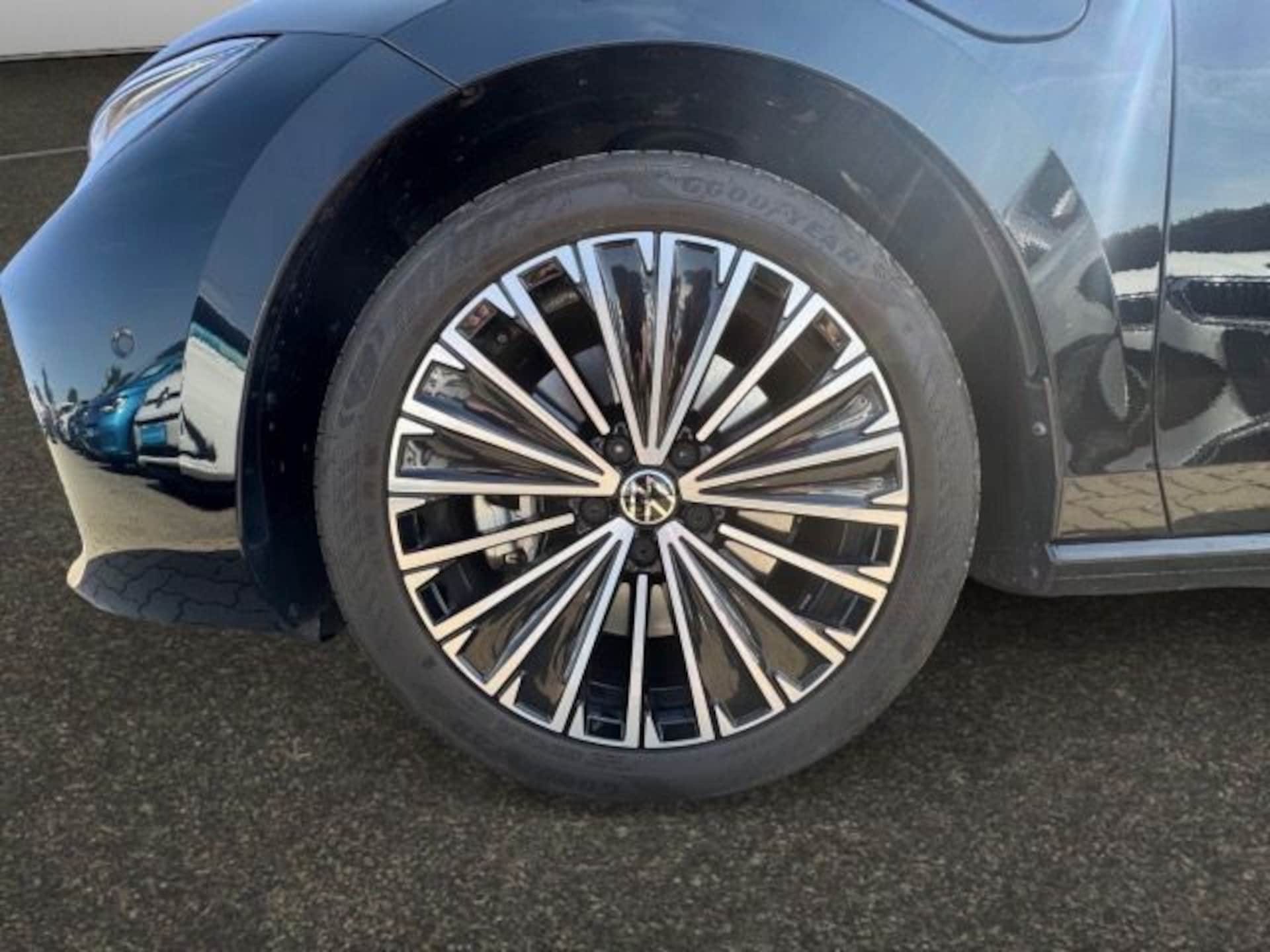 Volkswagen Golf Variant R