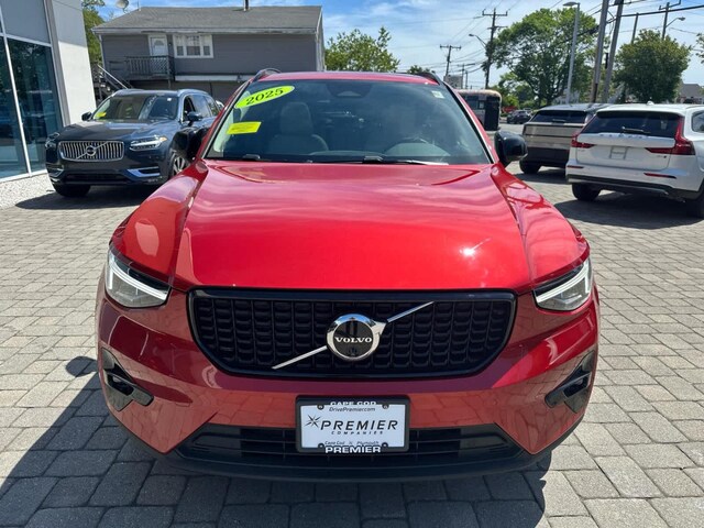 2025 Volvo XC40