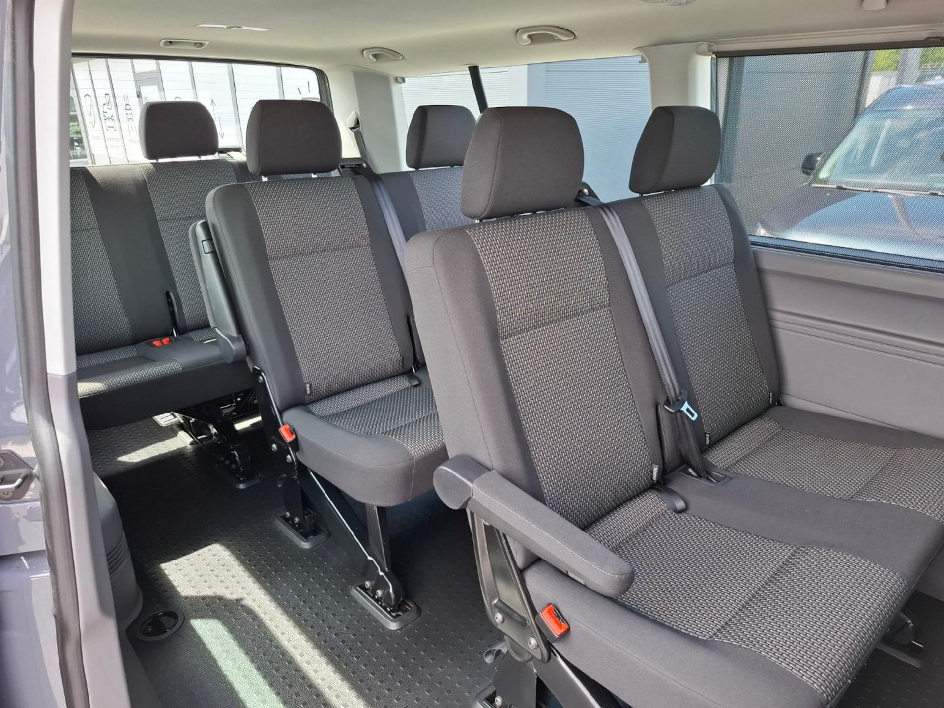Volkswagen Caravelle 6.1 długi roztaw osi S