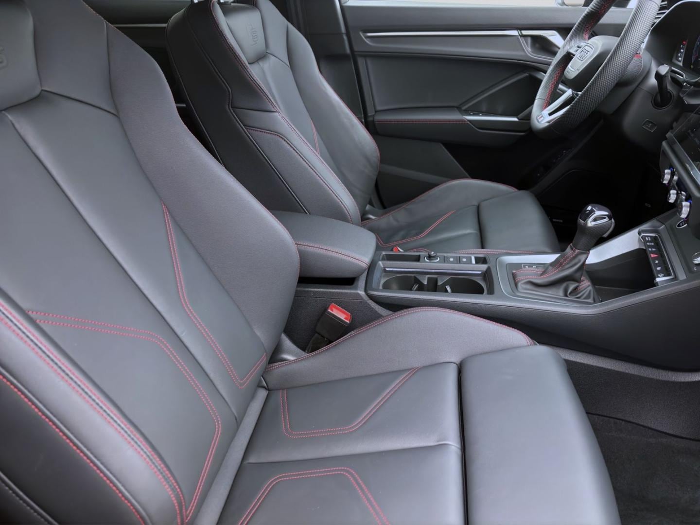 Bild über Audi Q3 S line 40 TDI quattro S tronic - für weitere Informationen kontaktieren Sie den Audi Partner