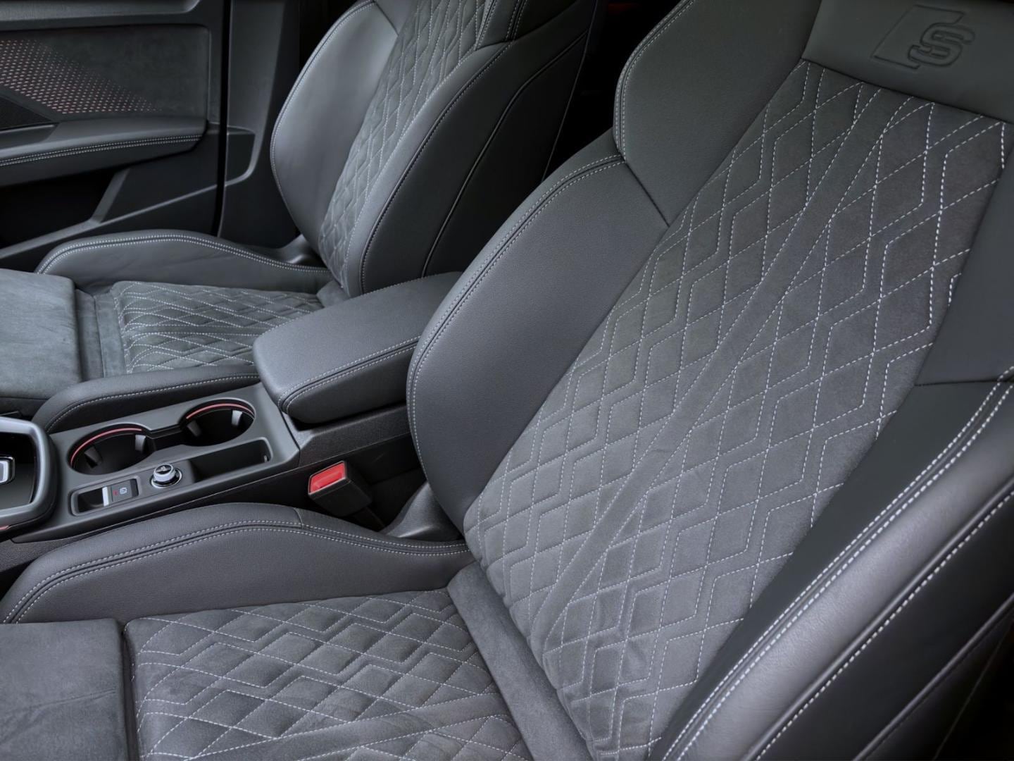 Bild über Audi S3 Sportback TFSI quattro S tronic - für weitere Informationen kontaktieren Sie den Audi Partner