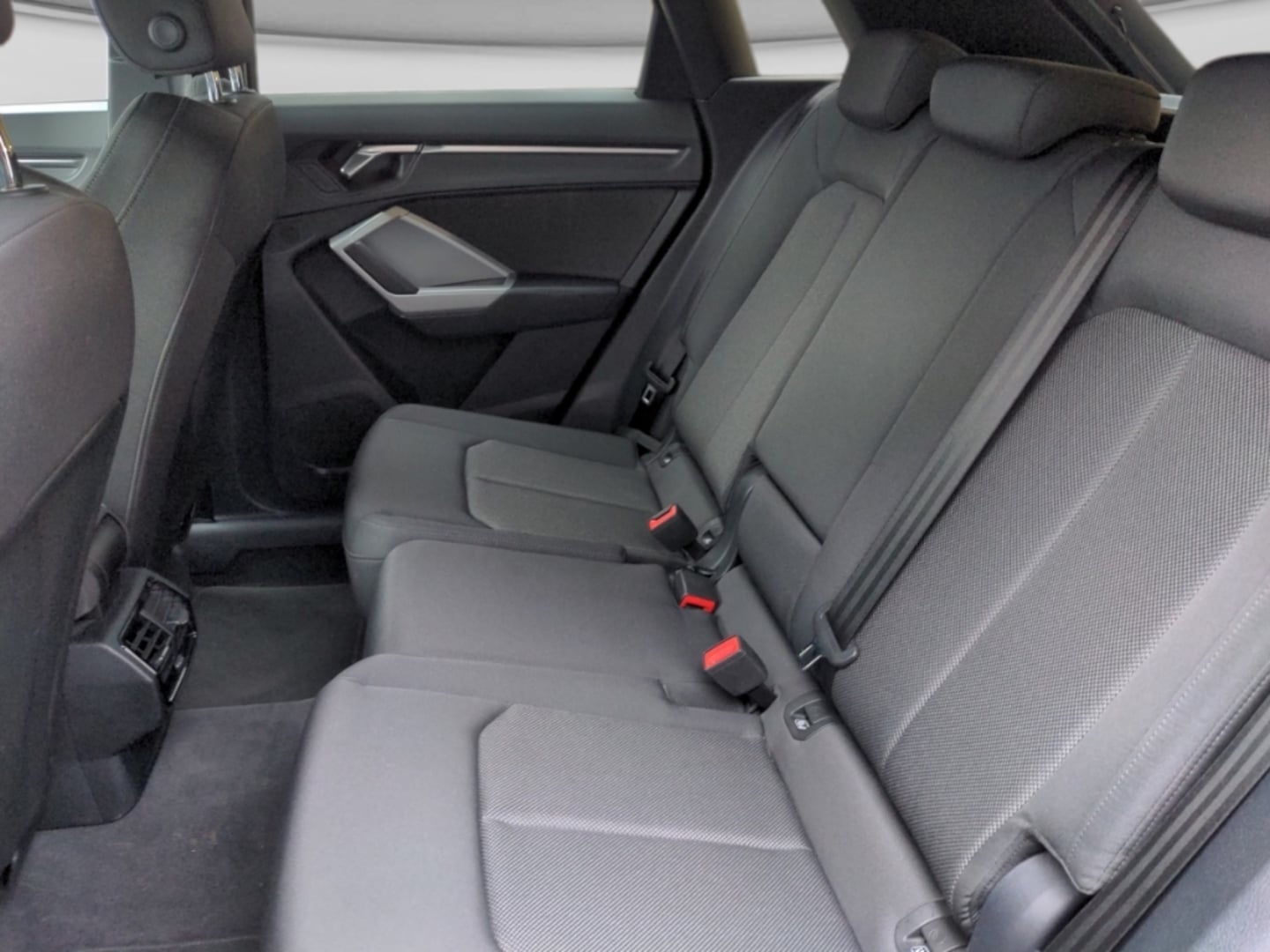 Bild über Audi Q3 S line 35 TDI S tronic - für weitere Informationen kontaktieren Sie den Audi Partner