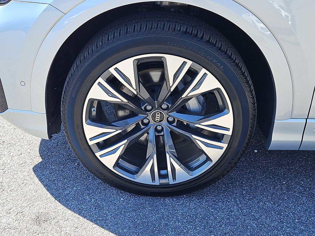2025 Audi Q8 Premium - Photo 2