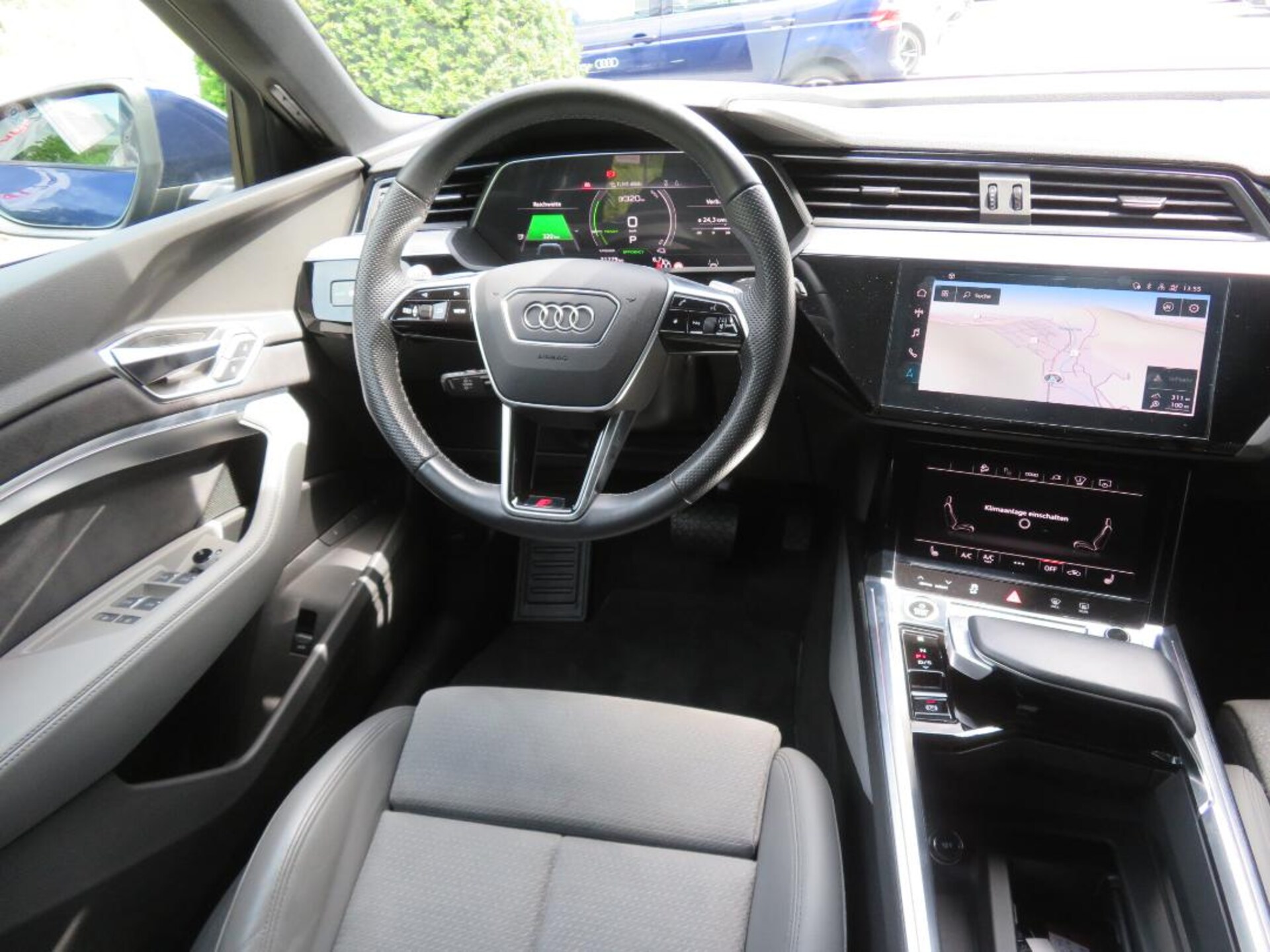 Audi e-tron S line
