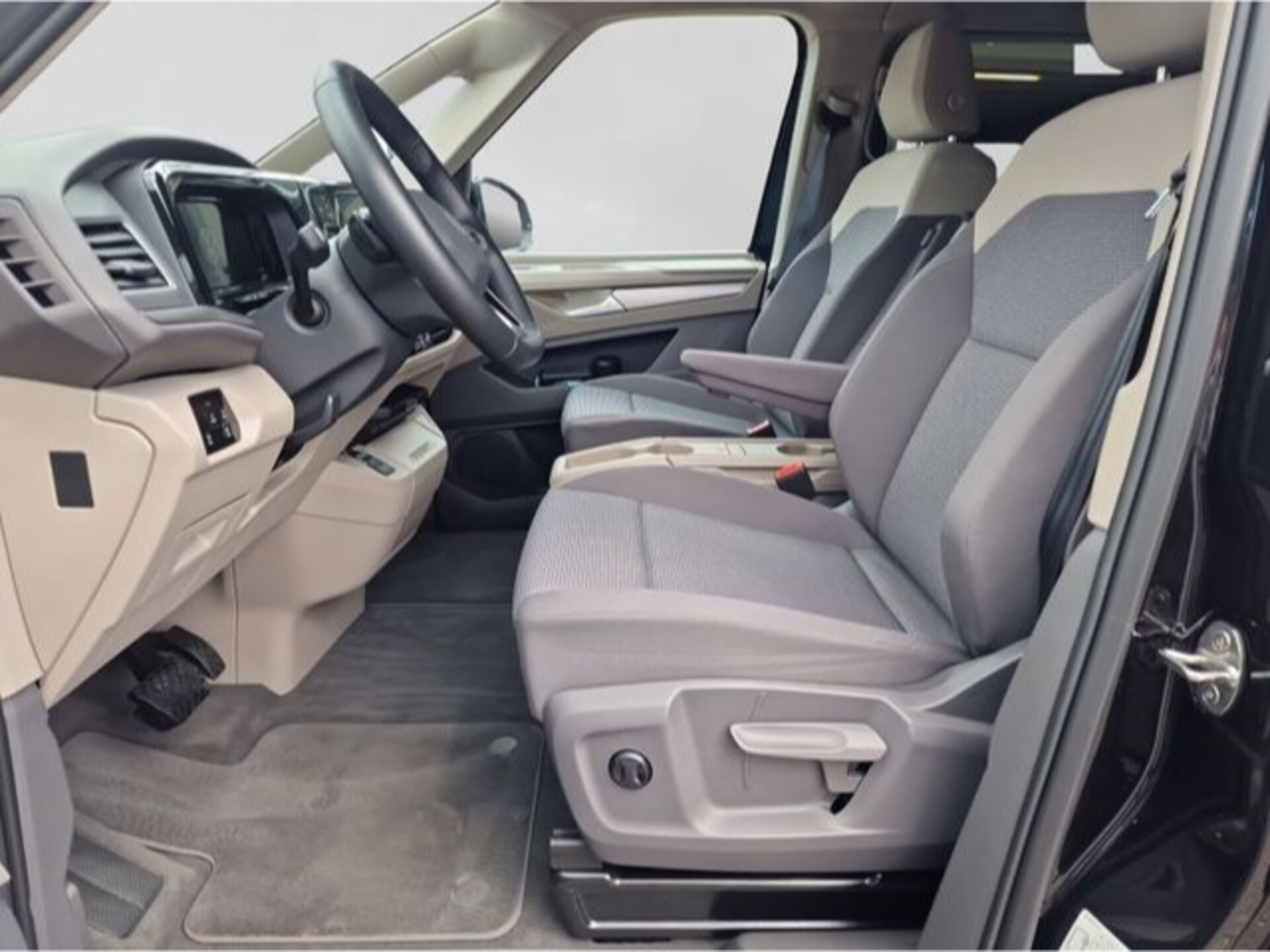 Volkswagen Multivan Langversion Basis-Modell