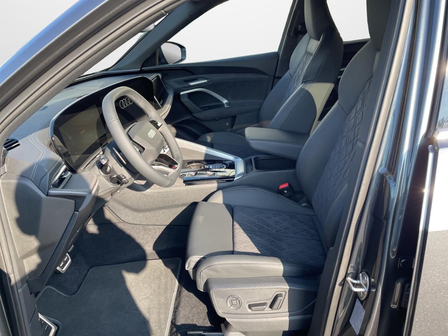 Bild über Audi Q5 SUV TDI quattro 150 kW S tronic - für weitere Informationen kontaktieren Sie den Audi Partner