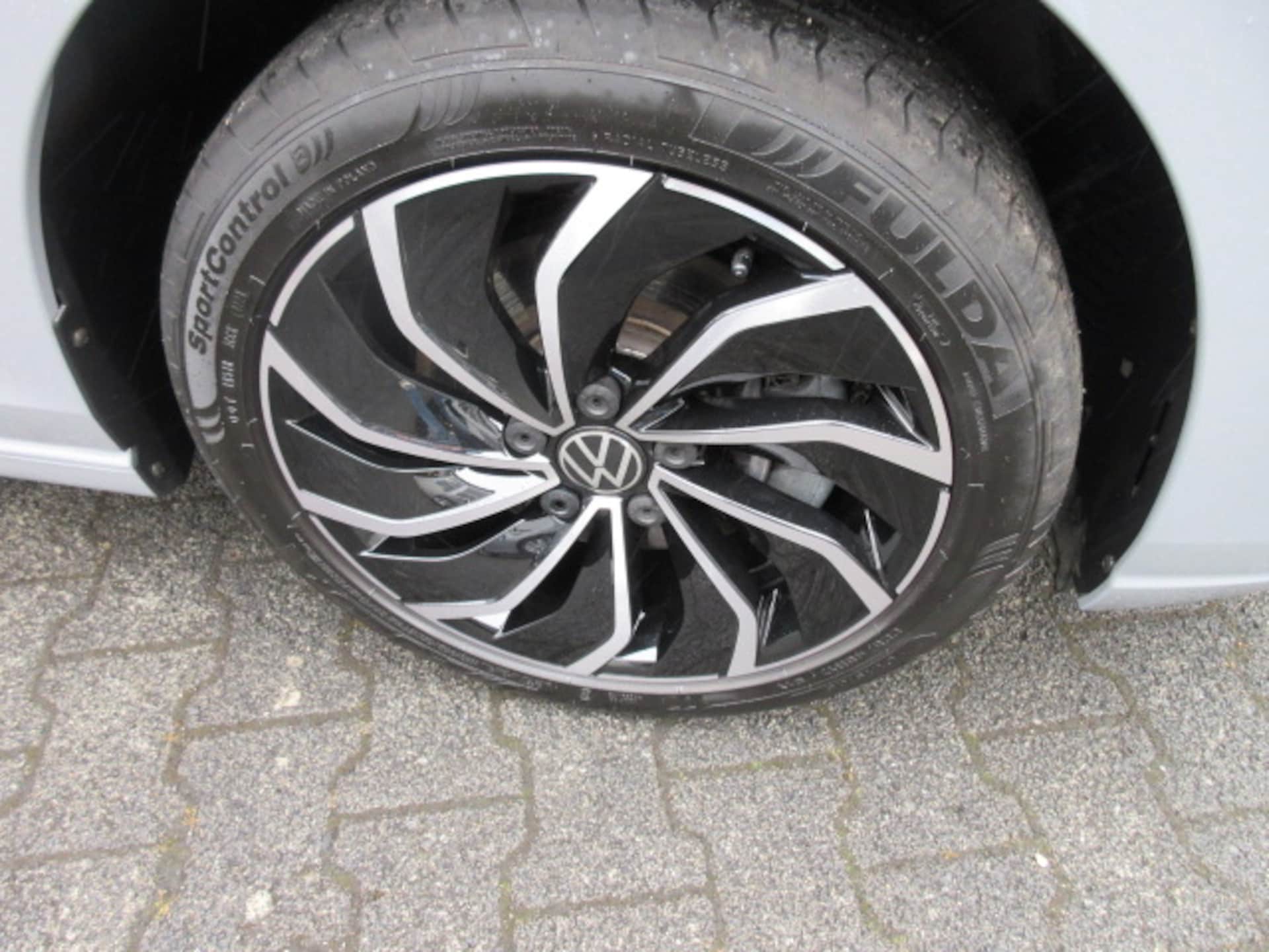 Volkswagen Golf Style