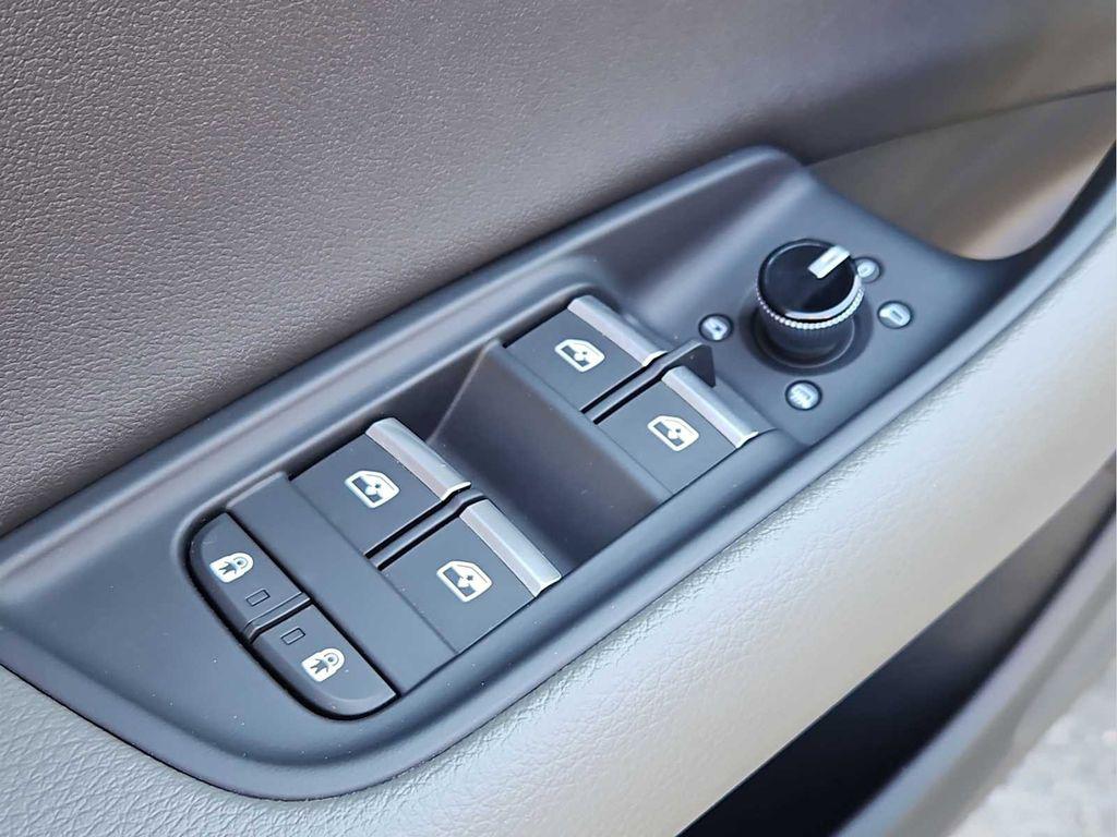 2025 Audi Q8 Premium - Photo 12