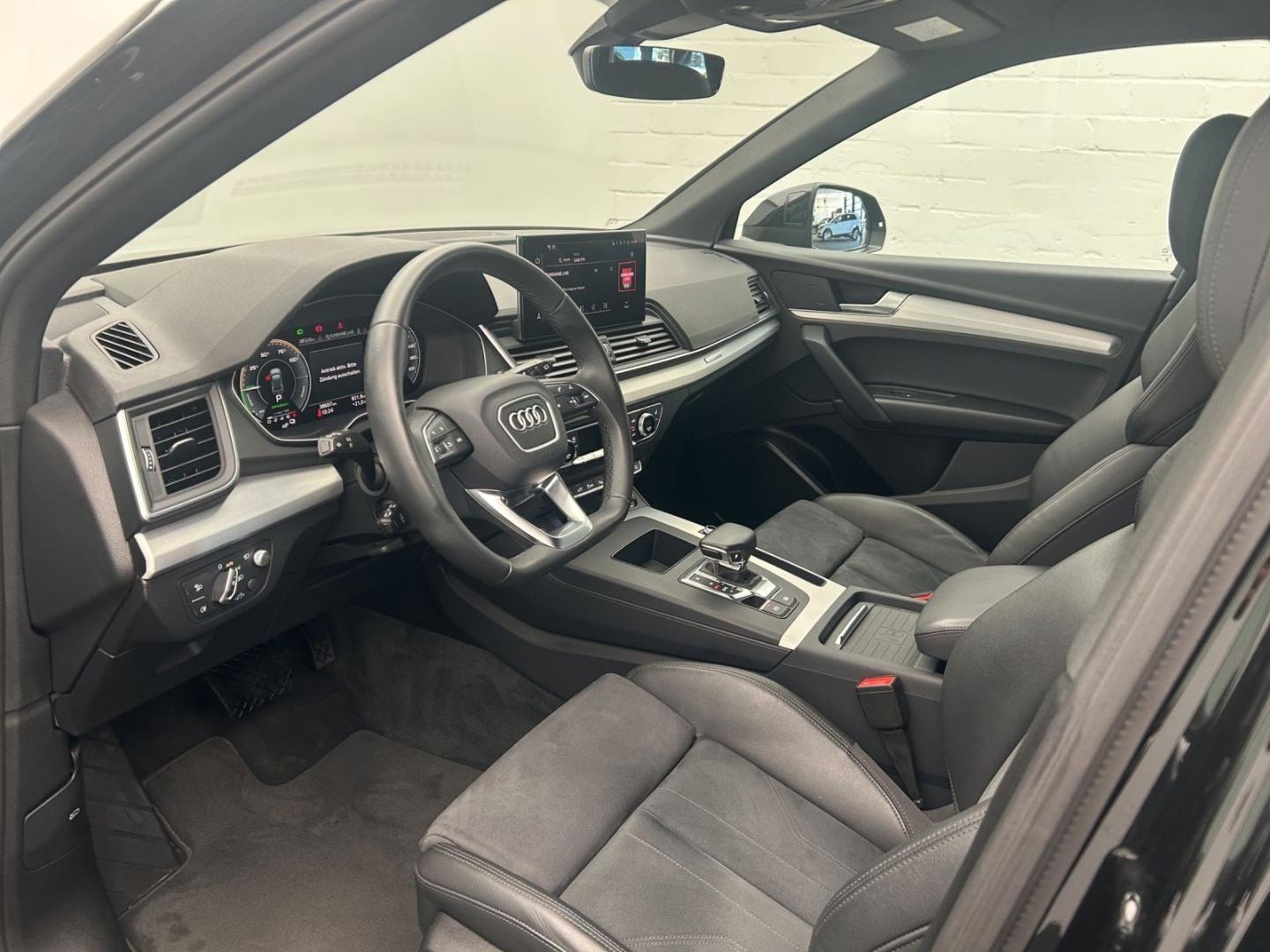 Bild über Audi Q5 TFSI e S line business 55 TFSI e quattro S tronic - für weitere Informationen kontaktieren Sie den Audi Partner