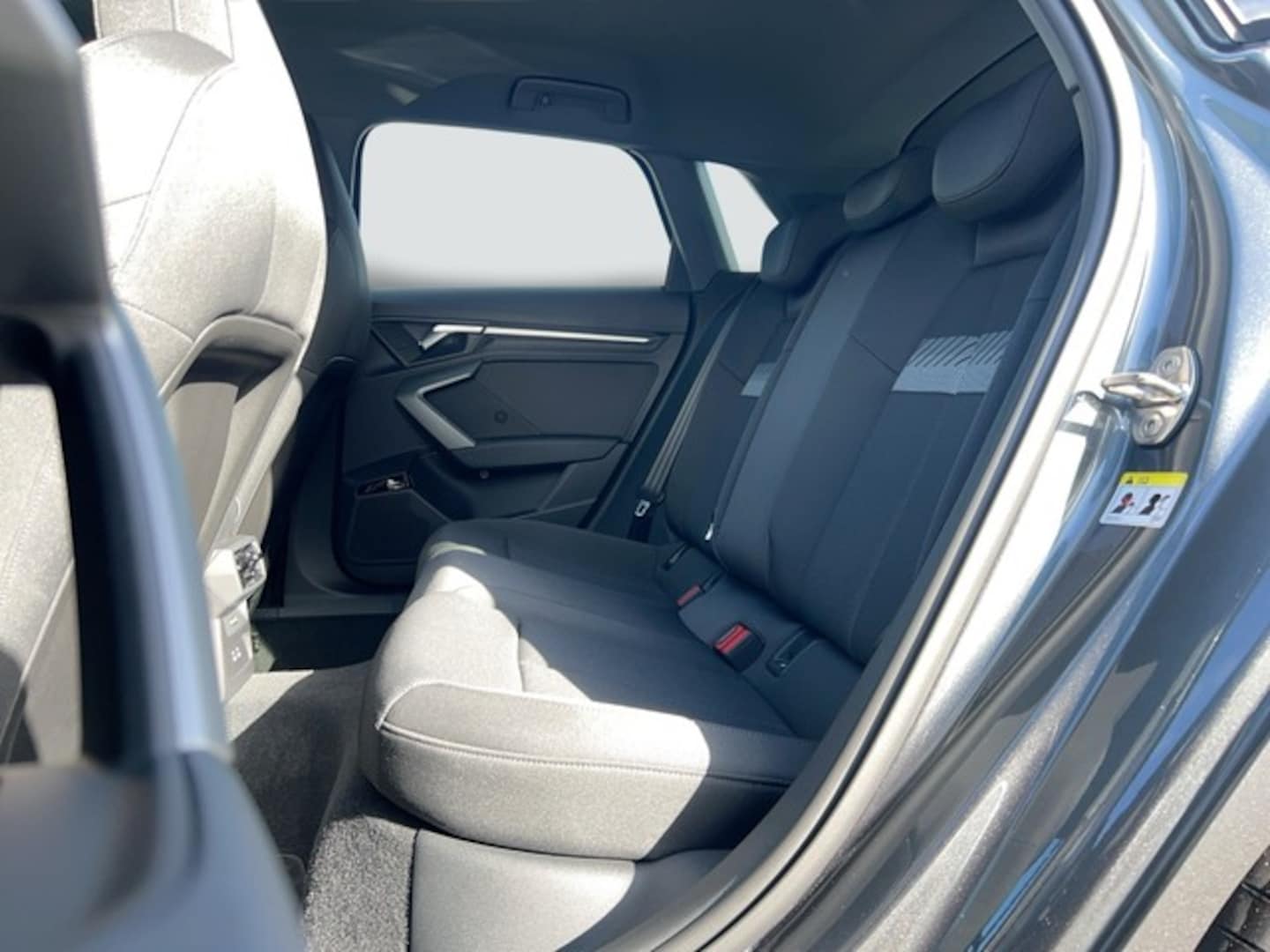 Bild über Audi A3 Sportback S line 35 TFSI S tronic - für weitere Informationen kontaktieren Sie den Audi Partner