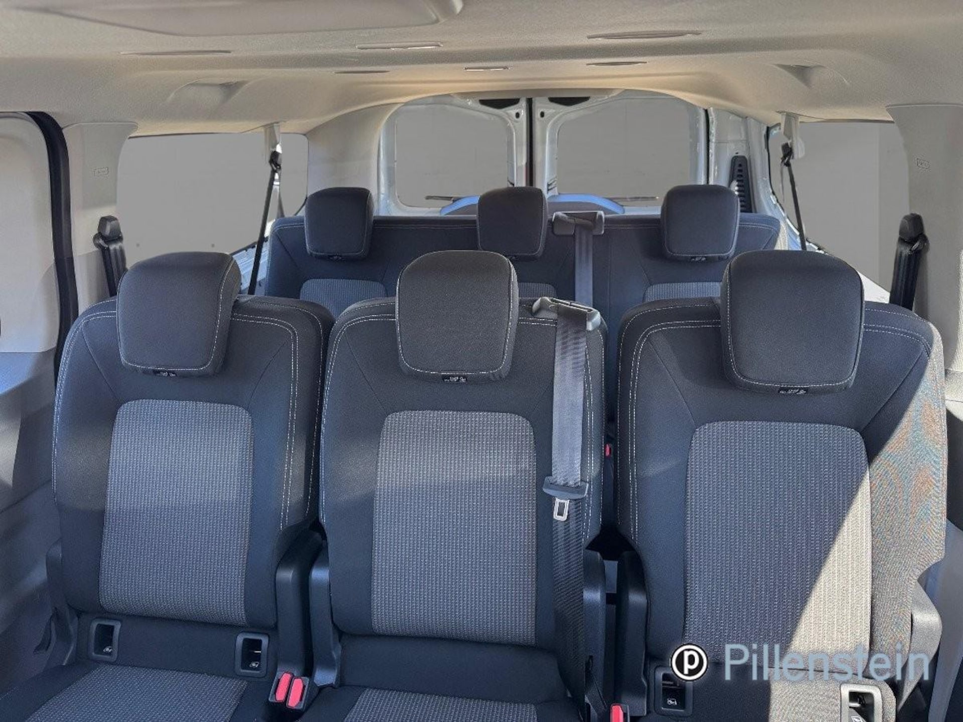 Volkswagen Transporter Kombi langer Radstand