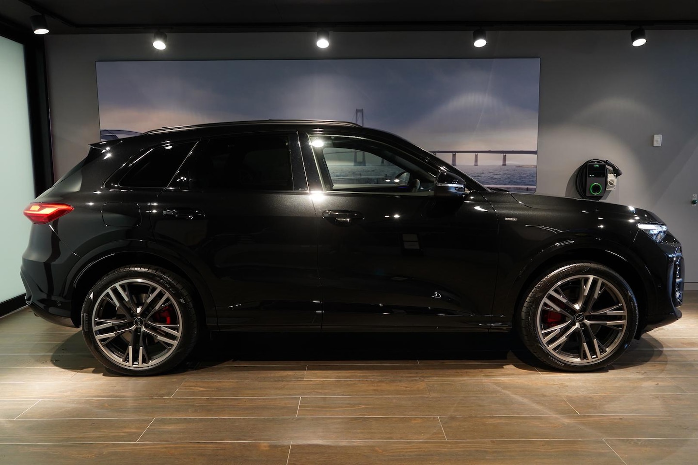 Image about Audi Q5 SUV e-hybrid quattro S tronic