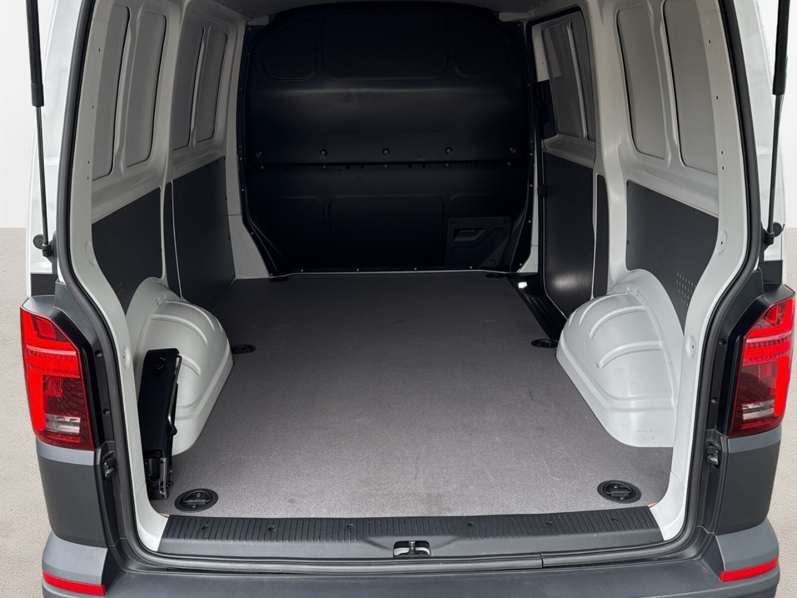 Volkswagen T6.1 Transporter Kasten kurzer Radstand – Bild 10