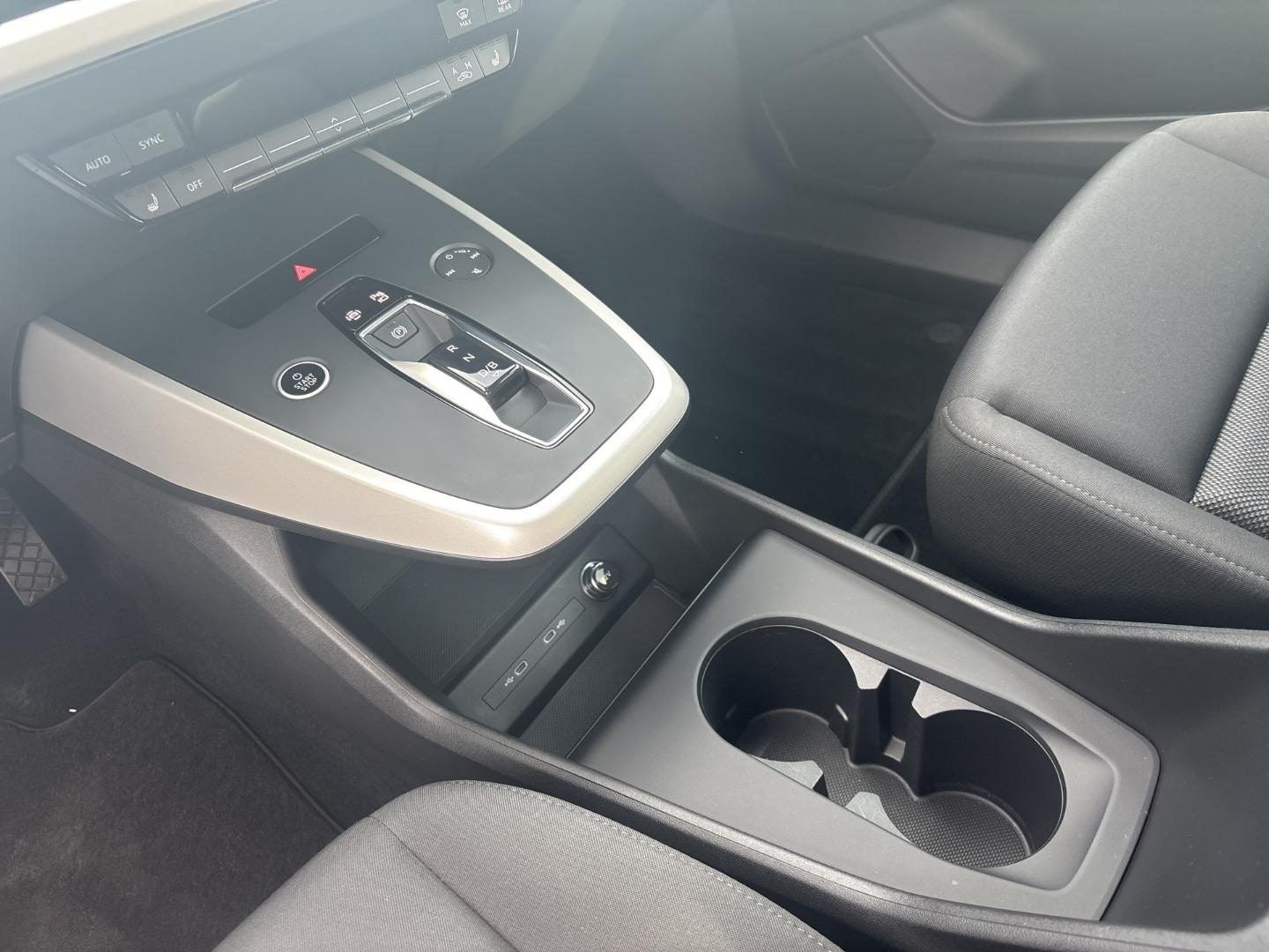 Bild über Audi Q4 Sportback e-tron 40 e-tron - für weitere Informationen kontaktieren Sie den Audi Partner