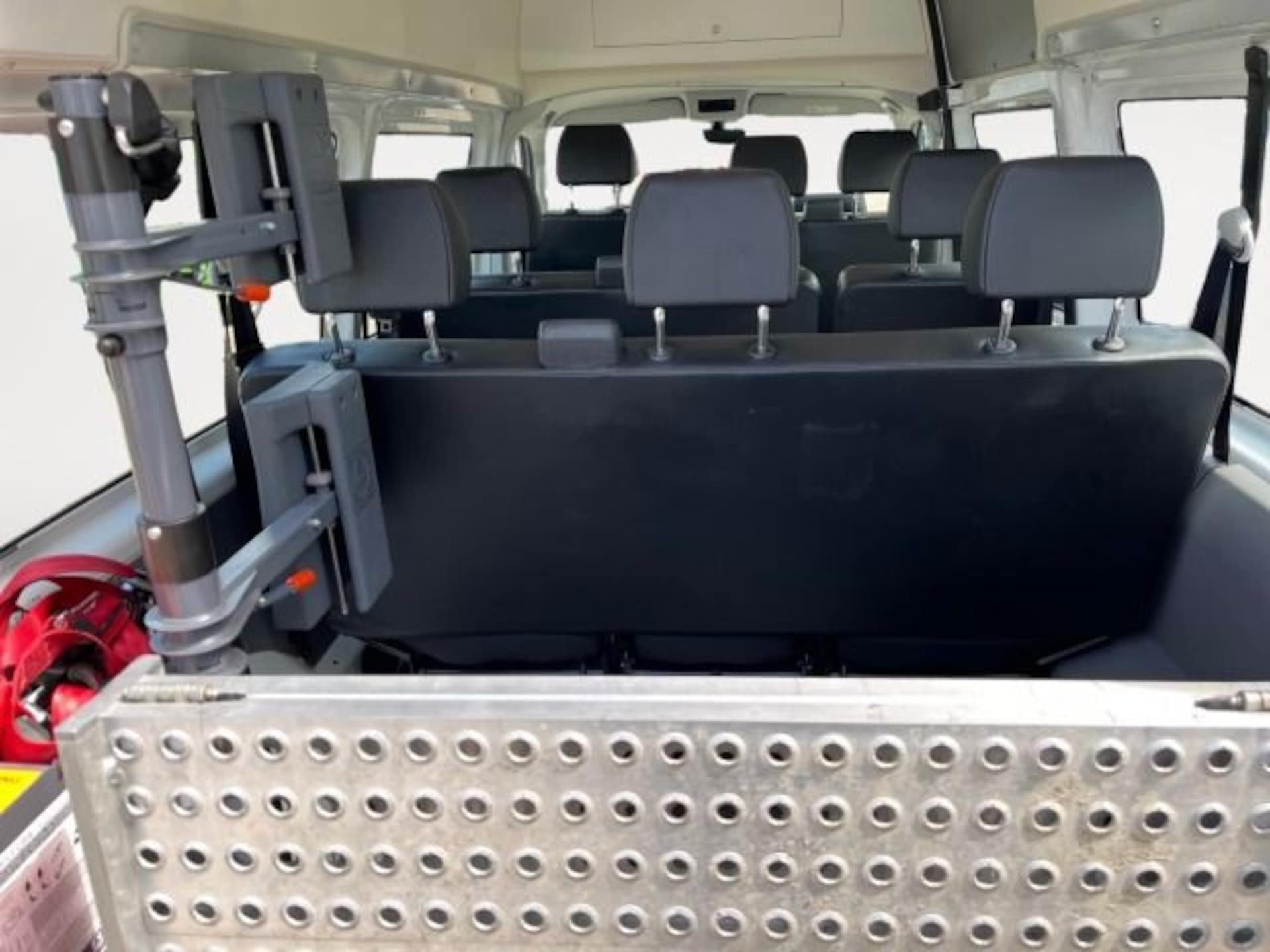 Volkswagen T6.1 Transporter Kombi langer Radstand